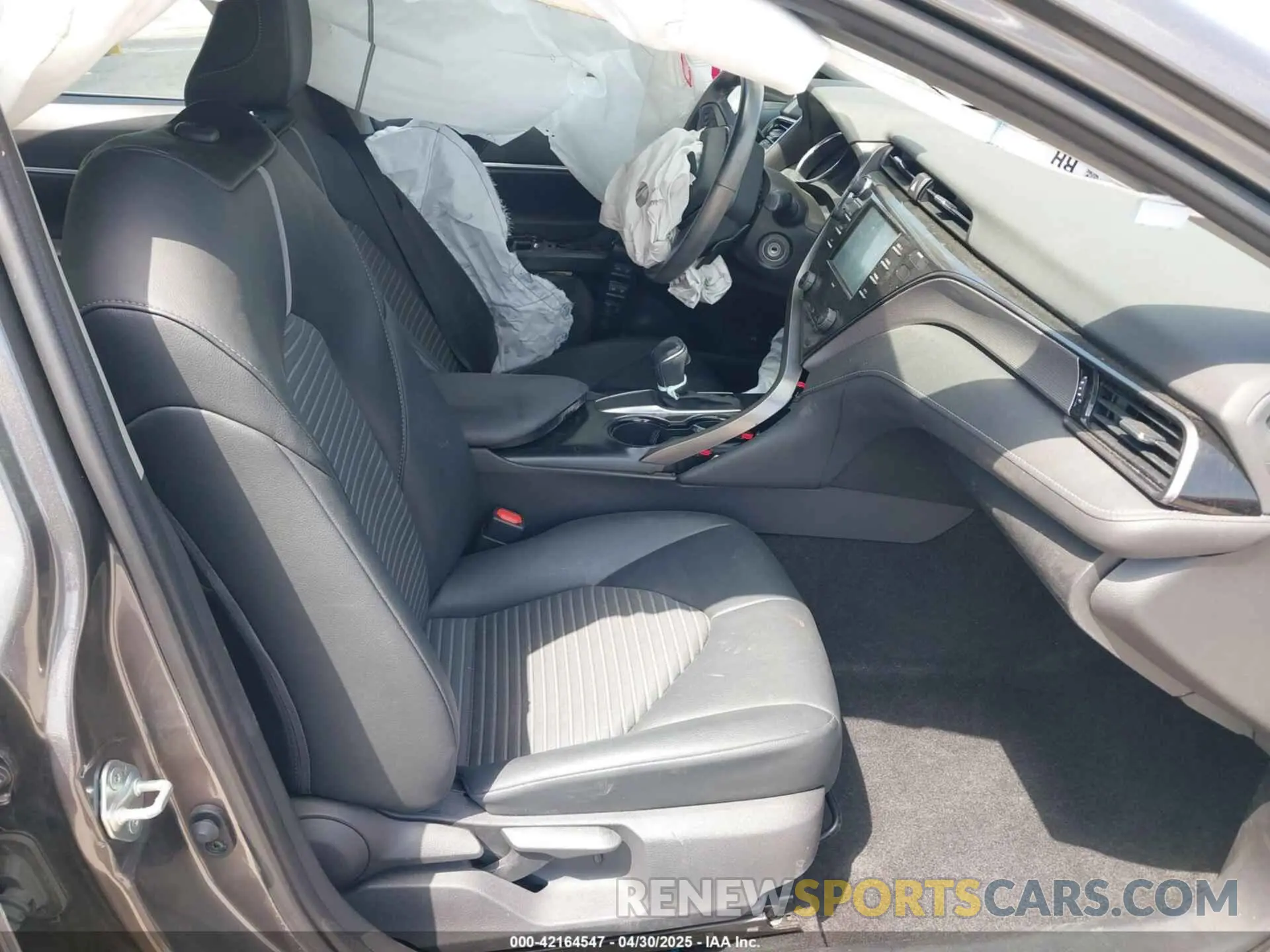 5 Photograph of a damaged car 4T1G11AK9LU972612 TOYOTA CAMRY 2020