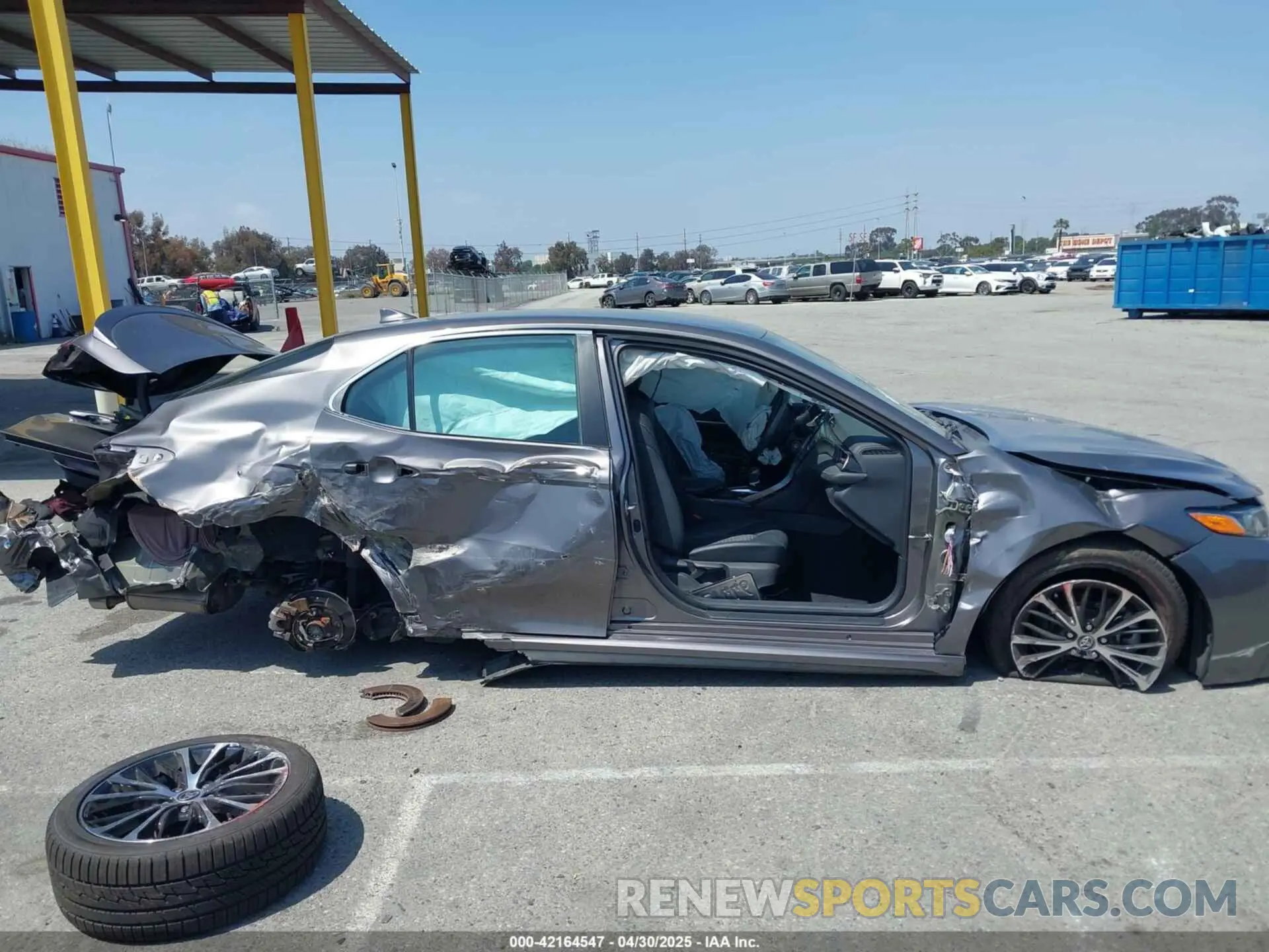6 Photograph of a damaged car 4T1G11AK9LU972612 TOYOTA CAMRY 2020