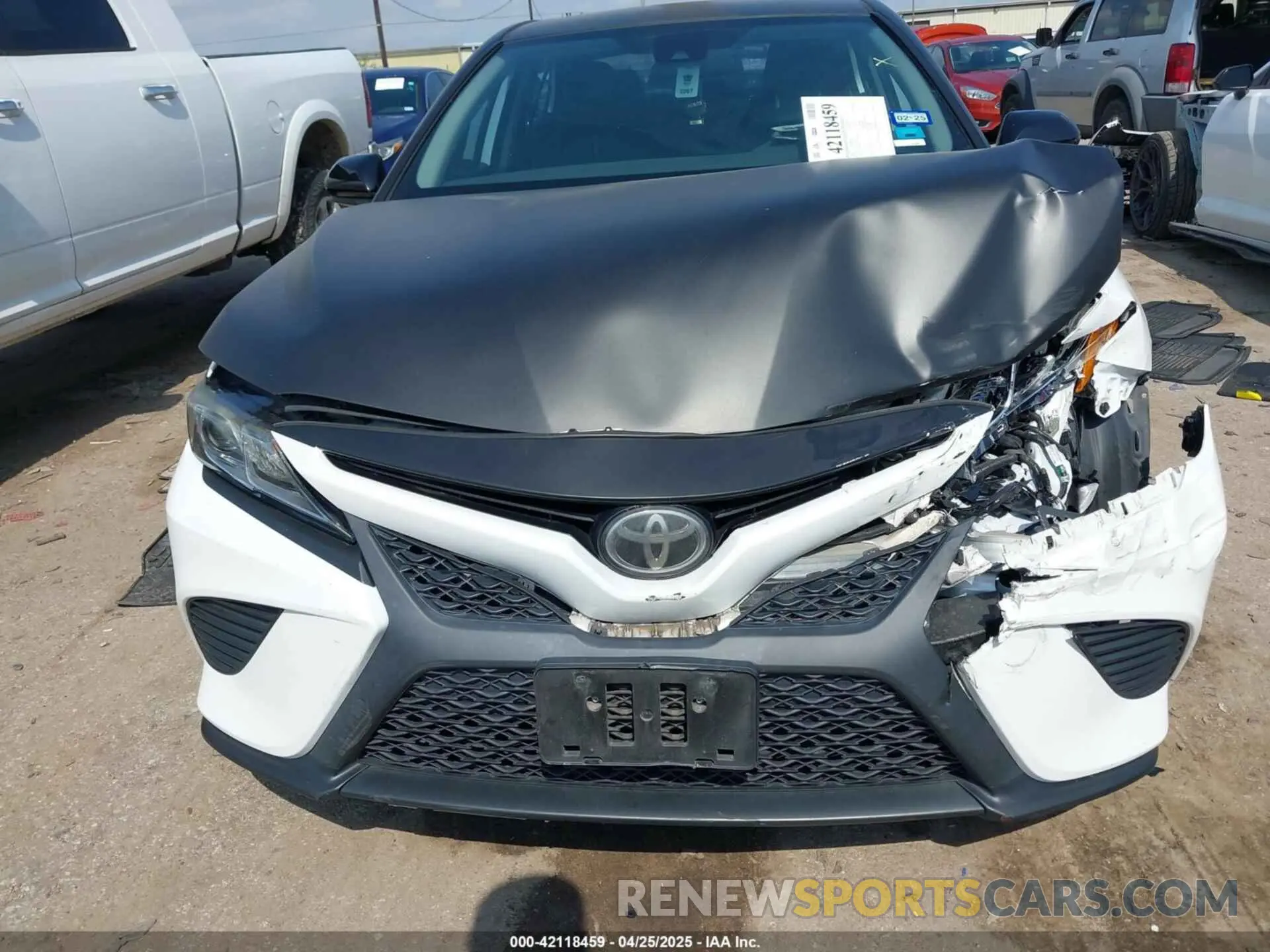 11 Photograph of a damaged car 4T1G11AKXLU308531 TOYOTA CAMRY 2020