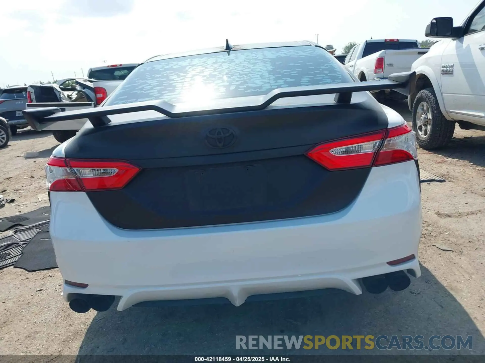 15 Photograph of a damaged car 4T1G11AKXLU308531 TOYOTA CAMRY 2020
