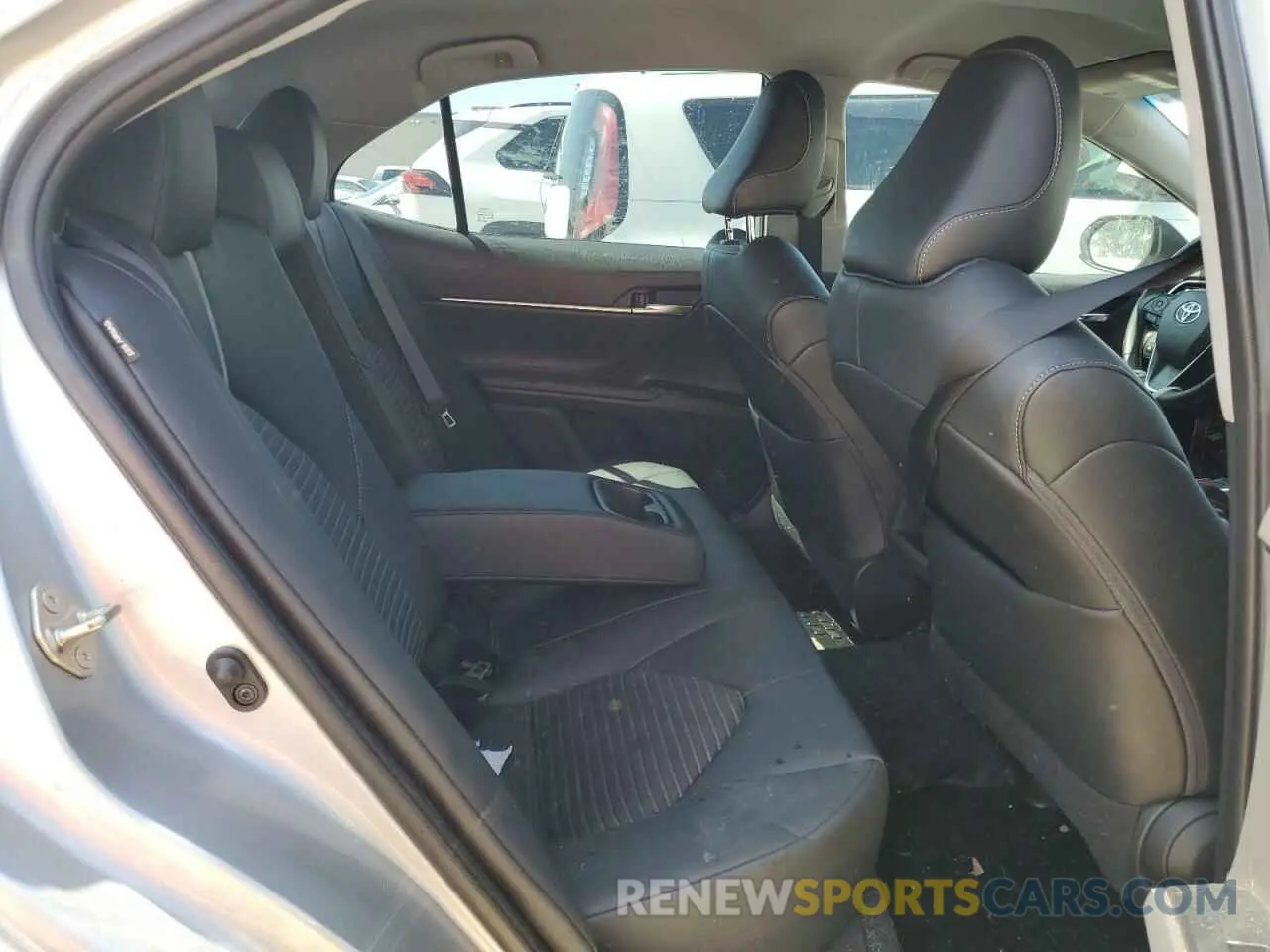 10 Photograph of a damaged car 4T1G11AKXLU315589 TOYOTA CAMRY 2020