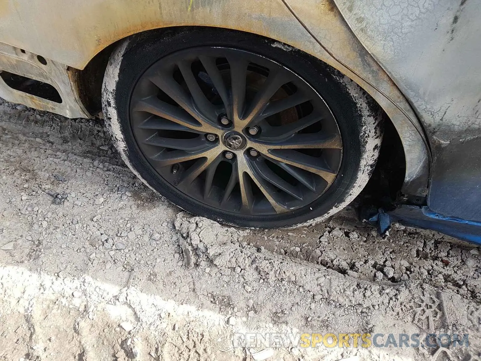 9 Photograph of a damaged car 4T1G11AKXLU321442 TOYOTA CAMRY 2020