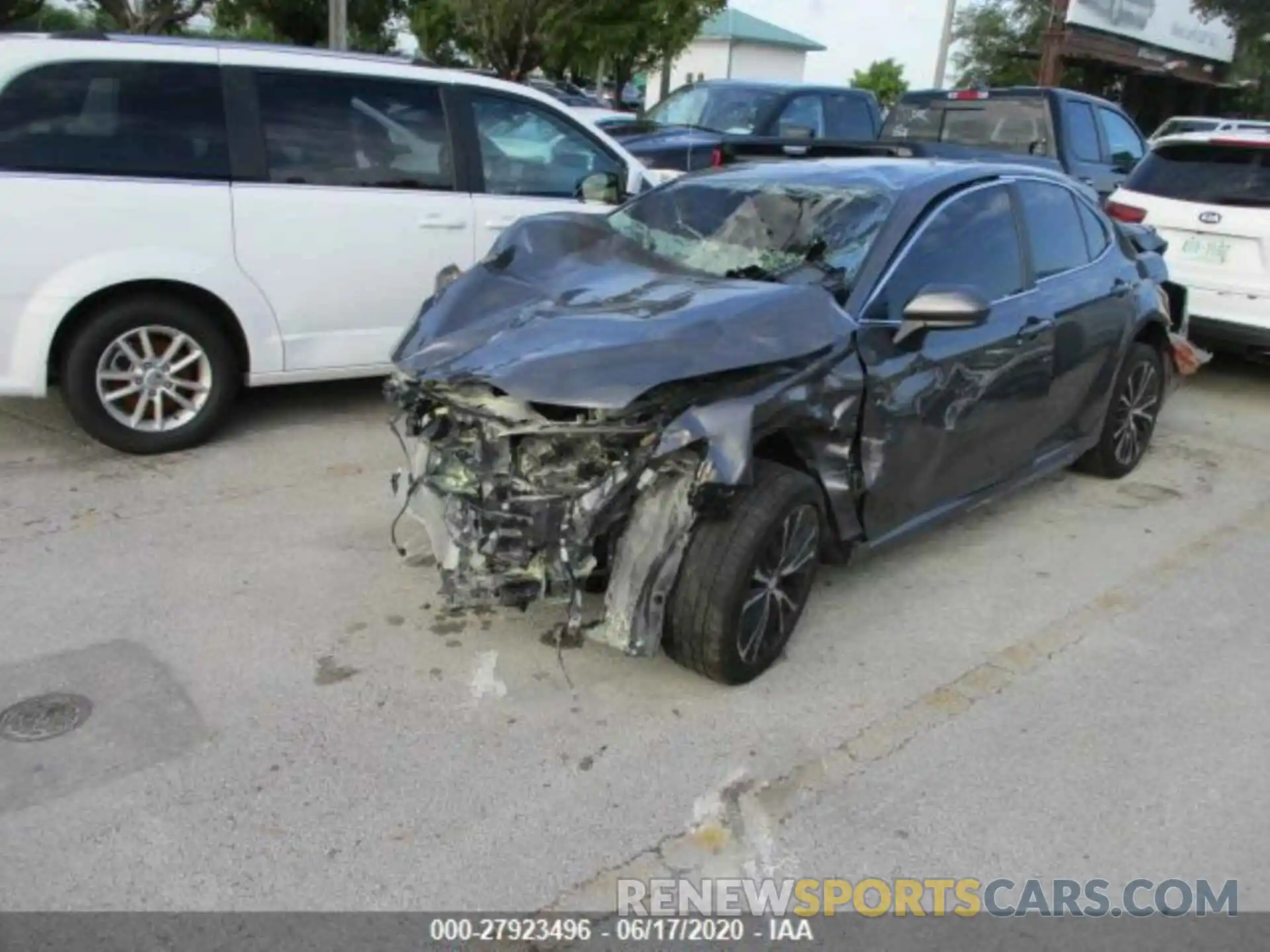 10 Photograph of a damaged car 4T1G11AKXLU326284 TOYOTA CAMRY 2020