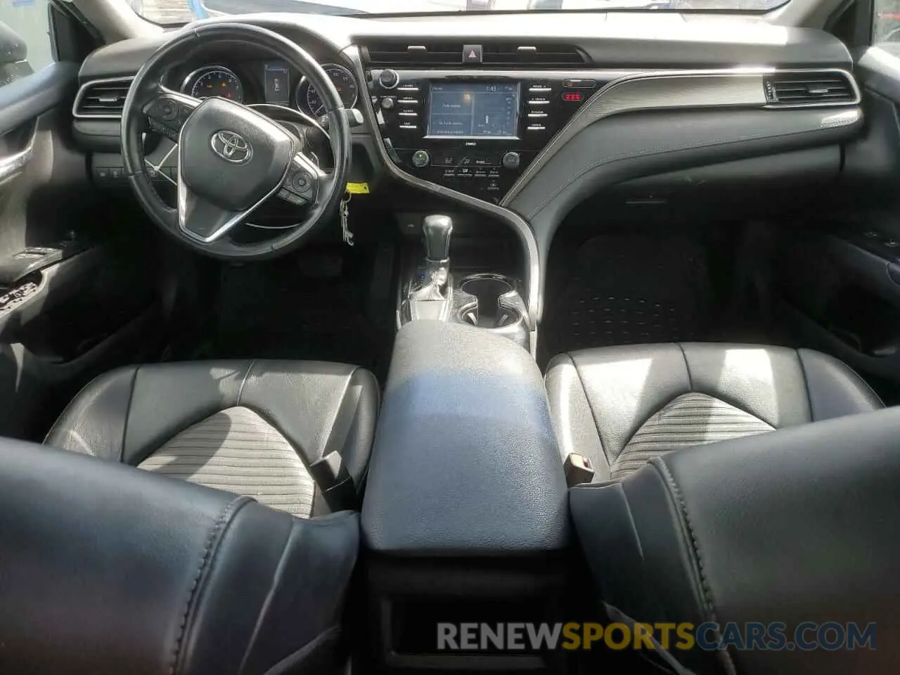 8 Photograph of a damaged car 4T1G11AKXLU331369 TOYOTA CAMRY 2020