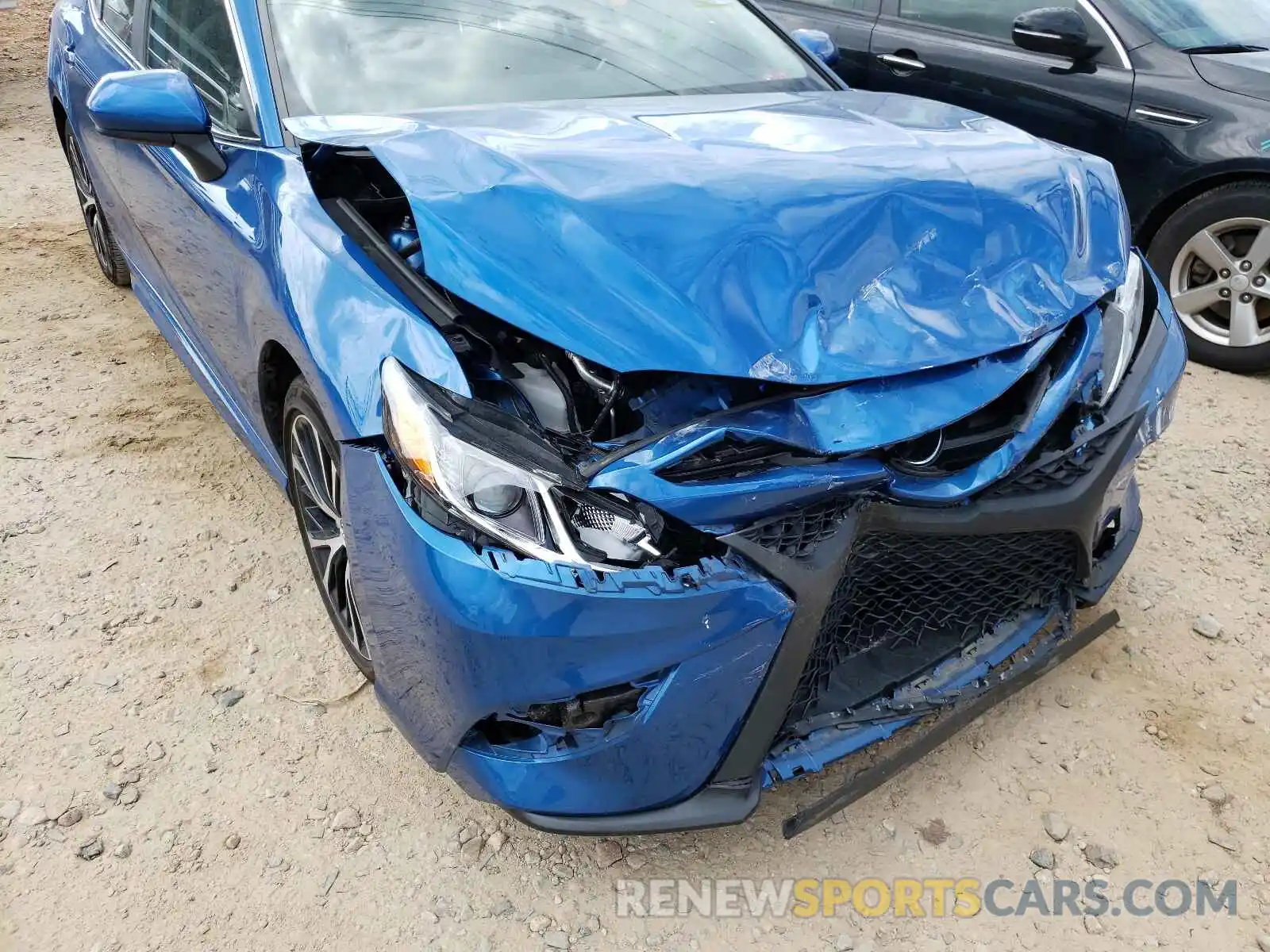 9 Photograph of a damaged car 4T1G11AKXLU332330 TOYOTA CAMRY 2020