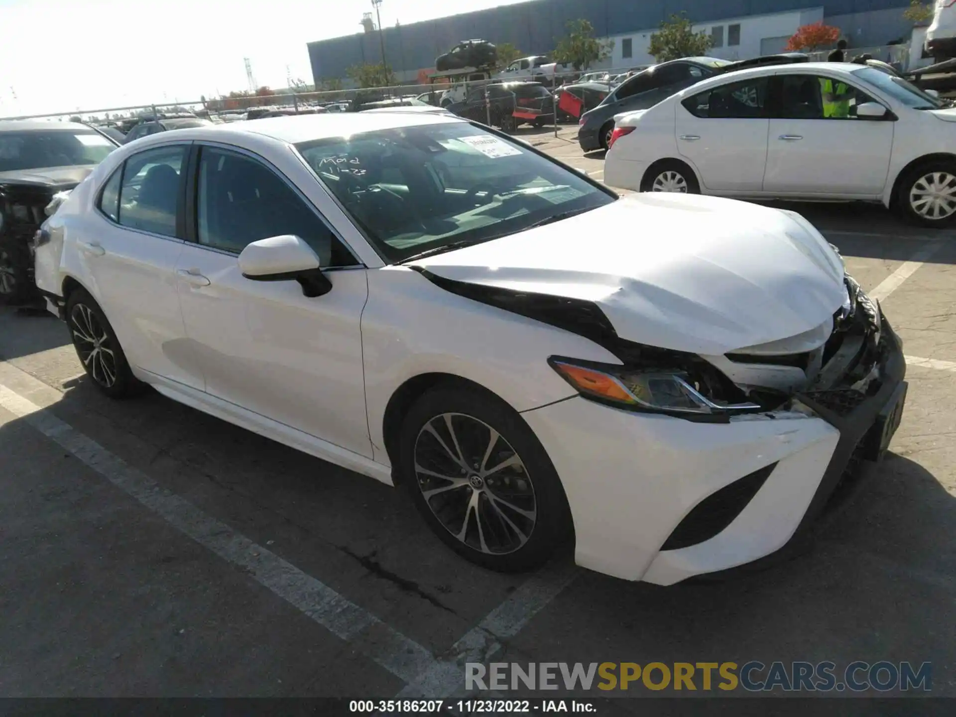 1 Photograph of a damaged car 4T1G11AKXLU335521 TOYOTA CAMRY 2020