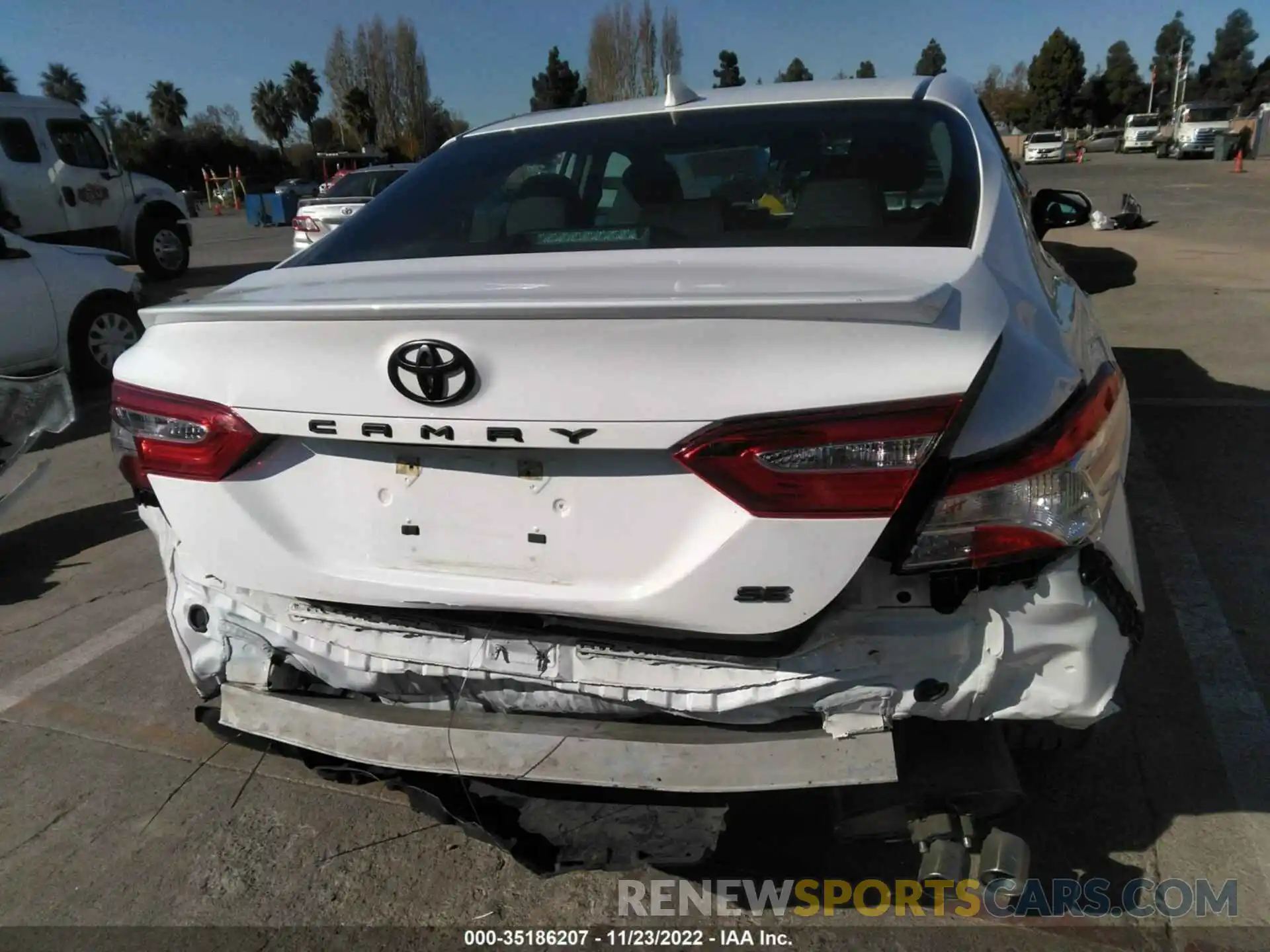 6 Photograph of a damaged car 4T1G11AKXLU335521 TOYOTA CAMRY 2020