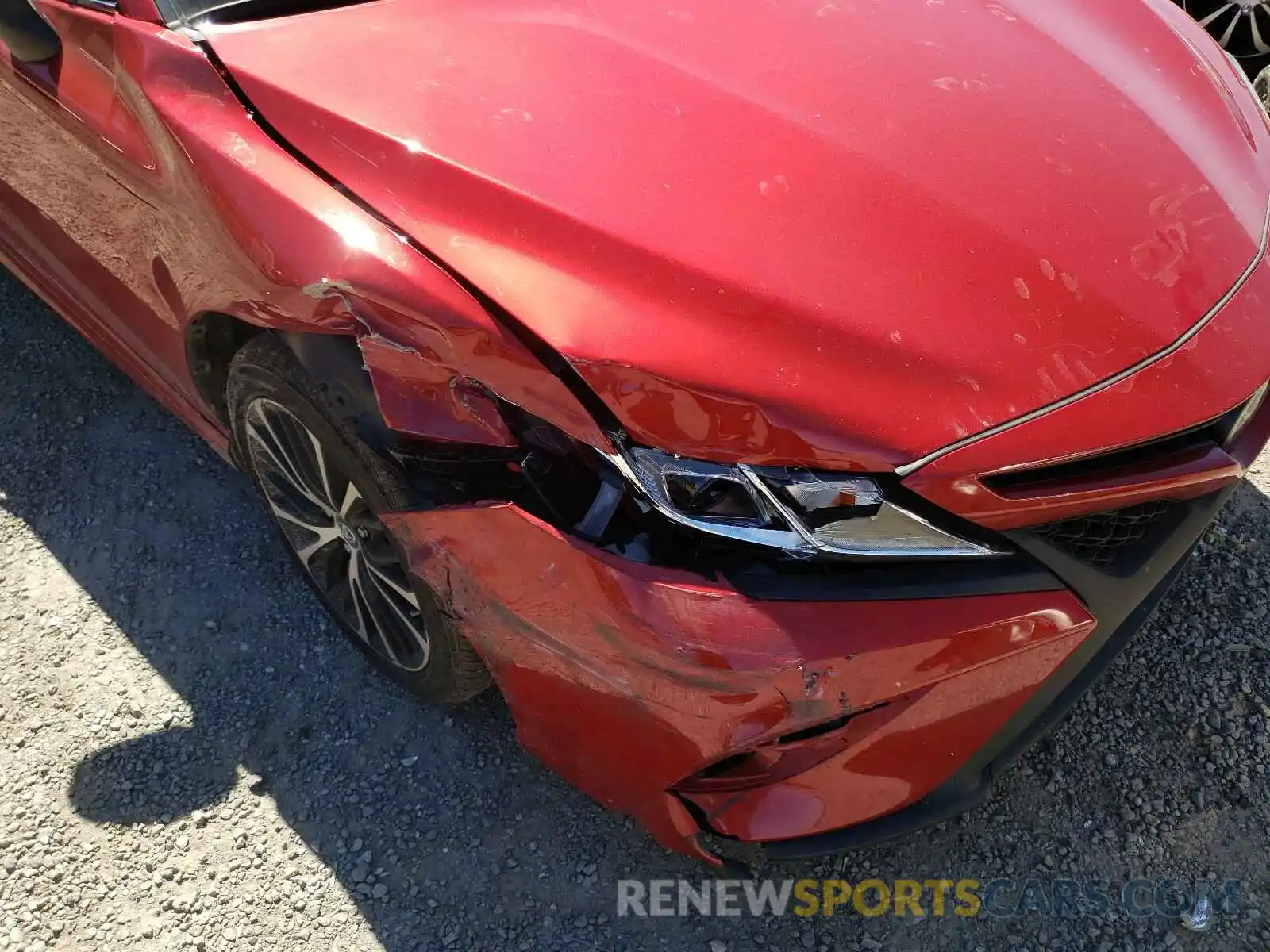 9 Photograph of a damaged car 4T1G11AKXLU336037 TOYOTA CAMRY 2020