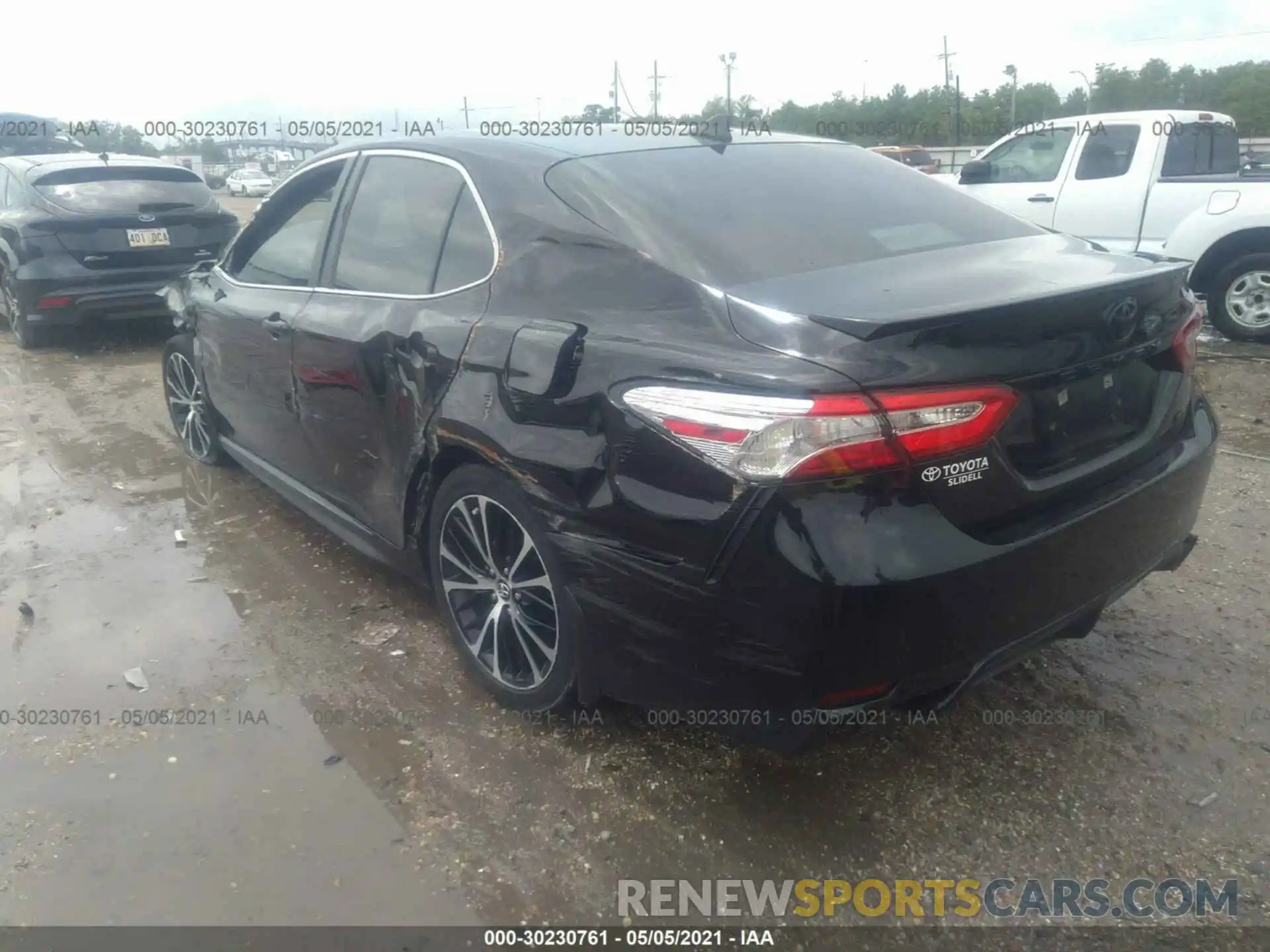 3 Photograph of a damaged car 4T1G11AKXLU337933 TOYOTA CAMRY 2020