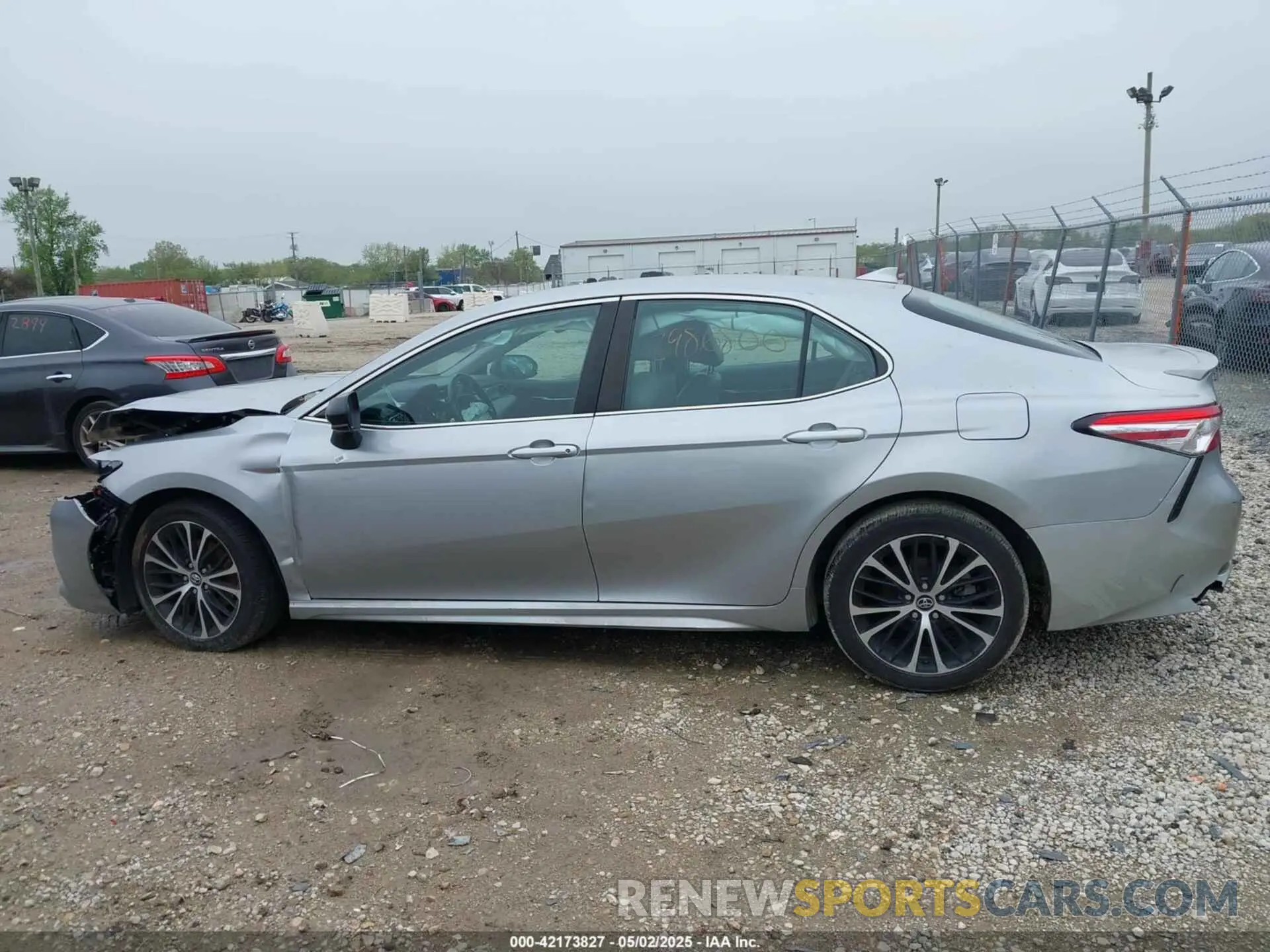 13 Photograph of a damaged car 4T1G11AKXLU338581 TOYOTA CAMRY 2020
