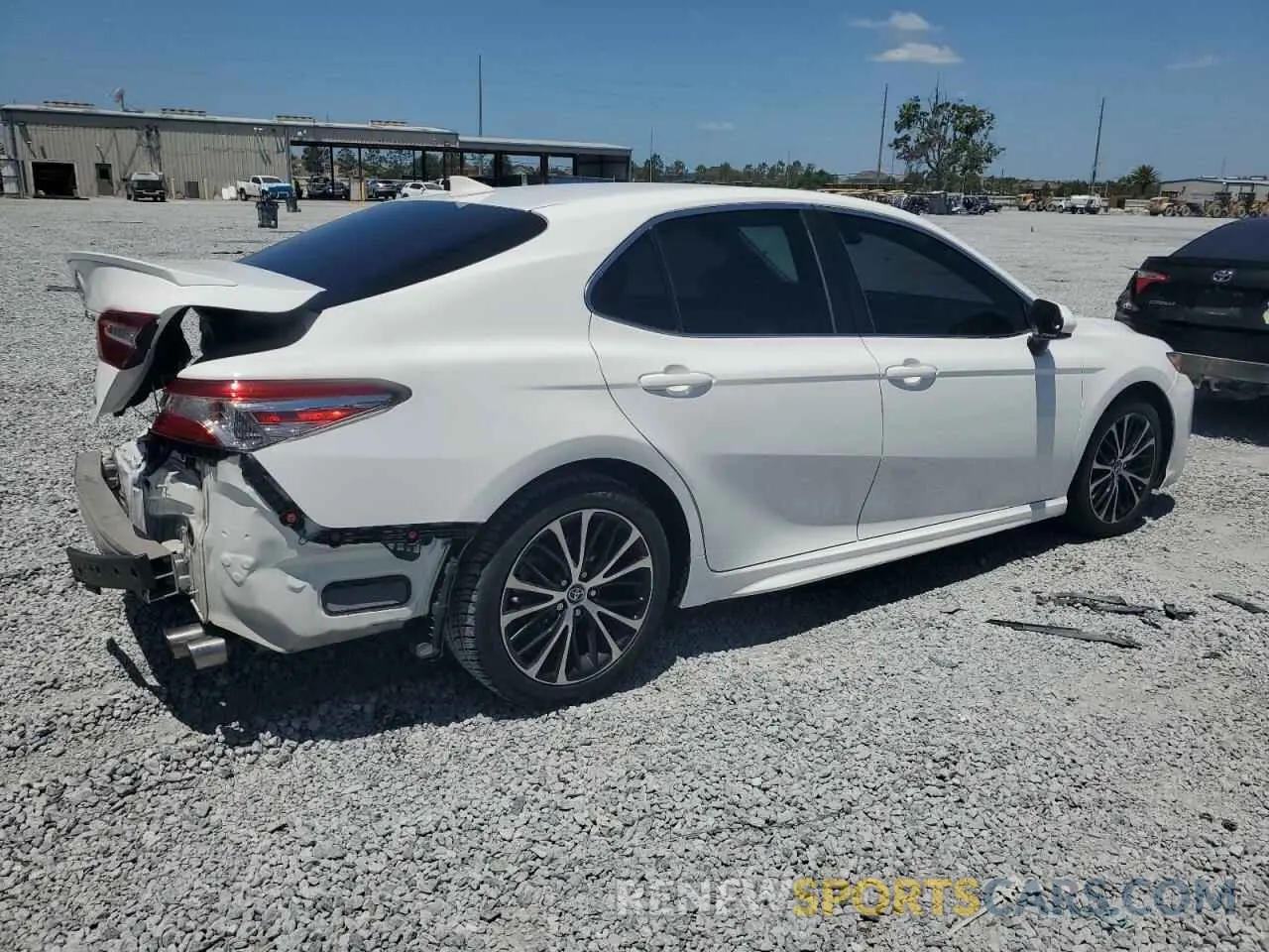 3 Photograph of a damaged car 4T1G11AKXLU340461 TOYOTA CAMRY 2020
