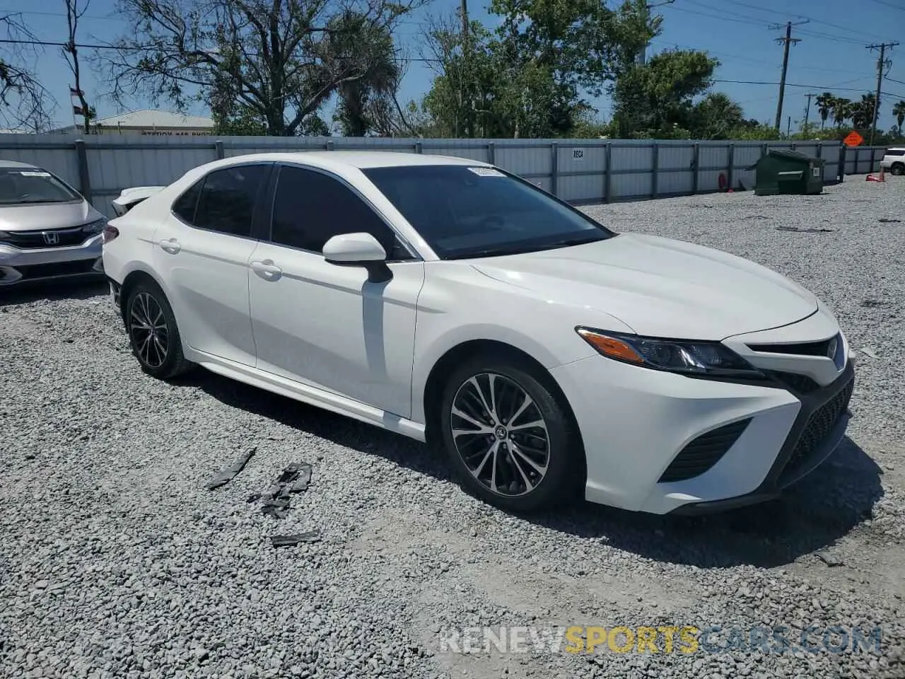 4 Photograph of a damaged car 4T1G11AKXLU340461 TOYOTA CAMRY 2020