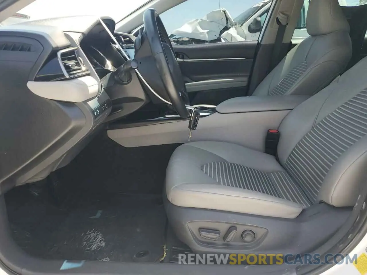 7 Photograph of a damaged car 4T1G11AKXLU340461 TOYOTA CAMRY 2020