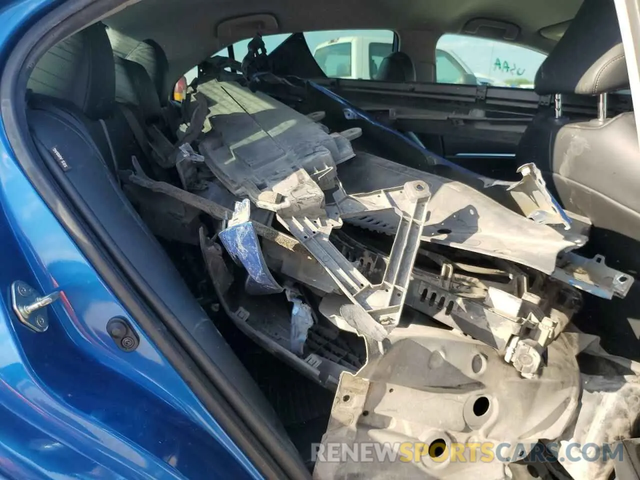10 Photograph of a damaged car 4T1G11AKXLU346034 TOYOTA CAMRY 2020