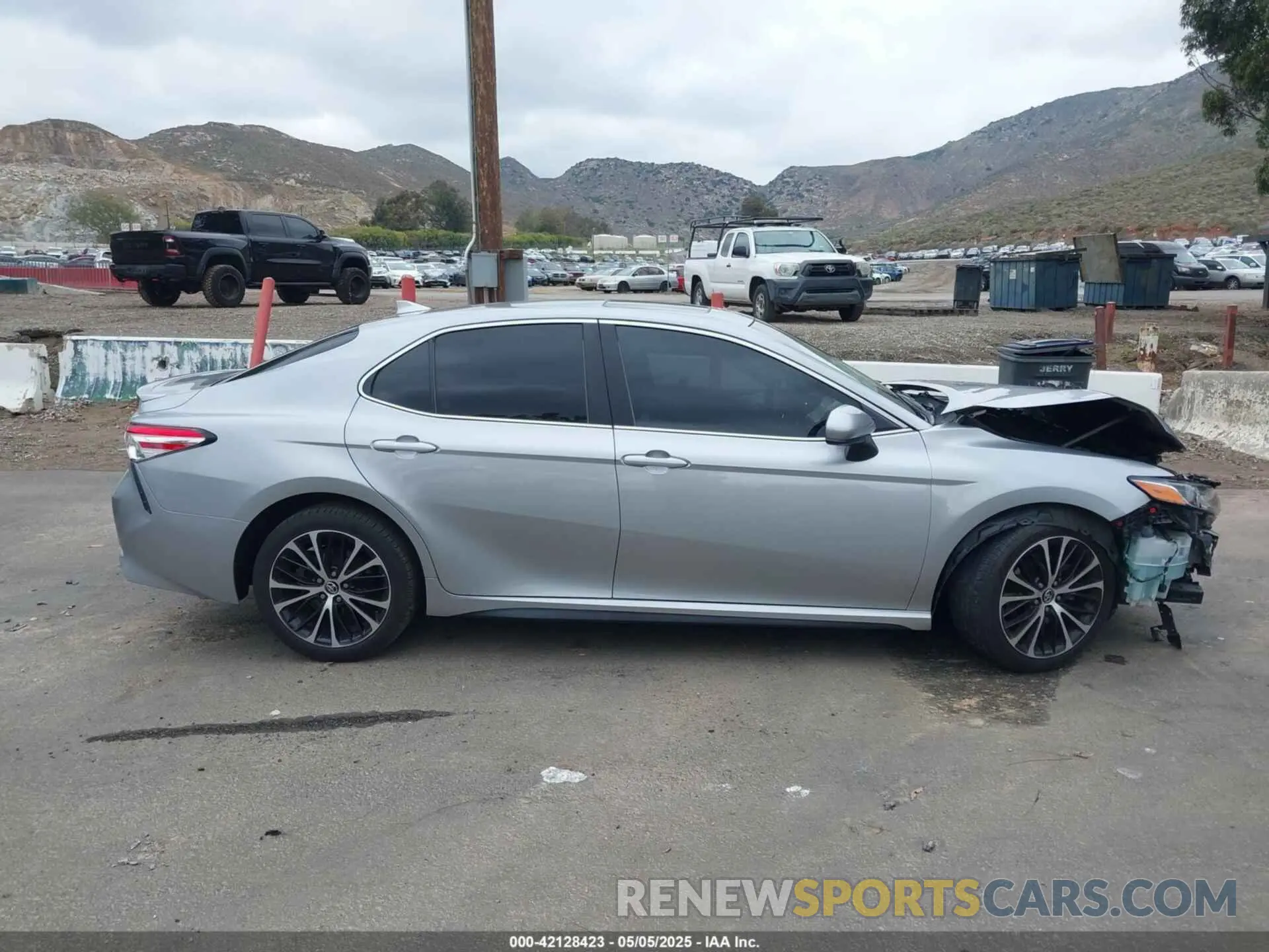 13 Photograph of a damaged car 4T1G11AKXLU349905 TOYOTA CAMRY 2020