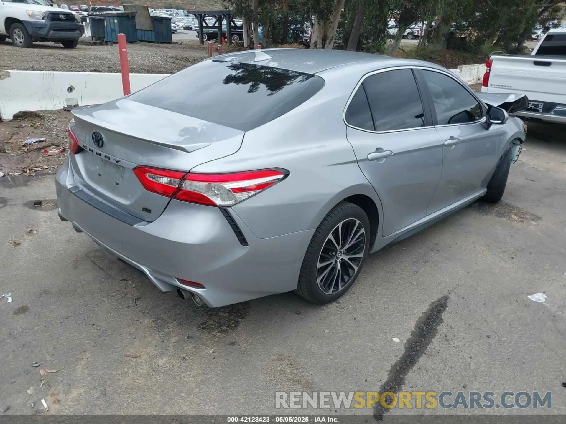4 Photograph of a damaged car 4T1G11AKXLU349905 TOYOTA CAMRY 2020