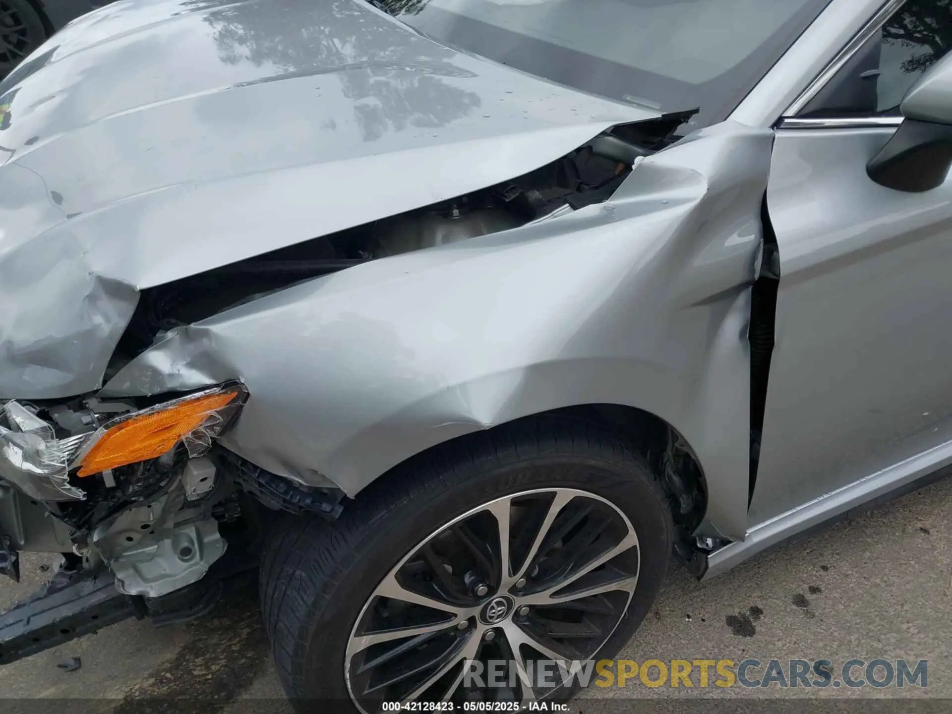 6 Photograph of a damaged car 4T1G11AKXLU349905 TOYOTA CAMRY 2020