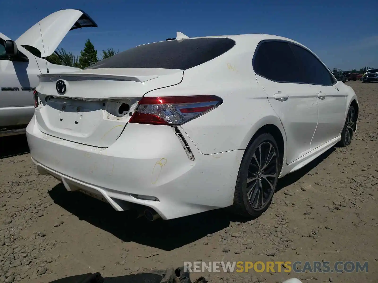 4 Photograph of a damaged car 4T1G11AKXLU353999 TOYOTA CAMRY 2020