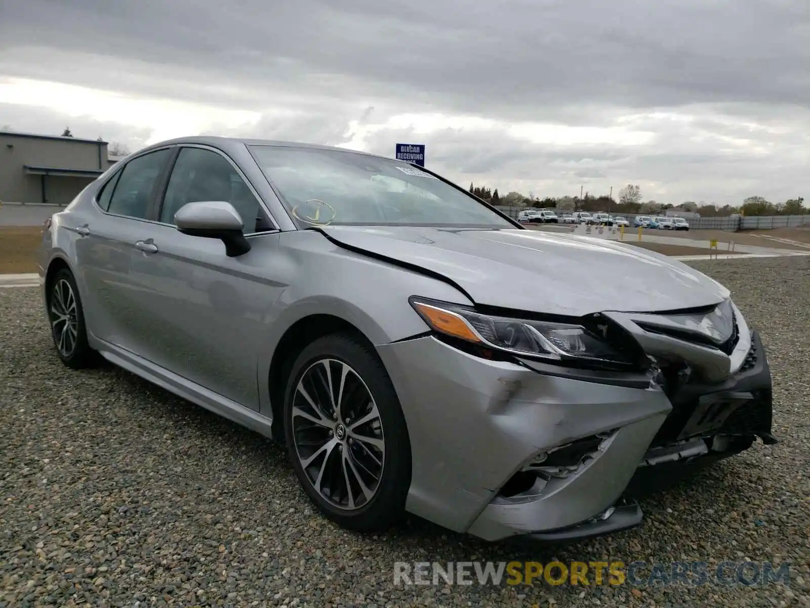 1 Photograph of a damaged car 4T1G11AKXLU355946 TOYOTA CAMRY 2020