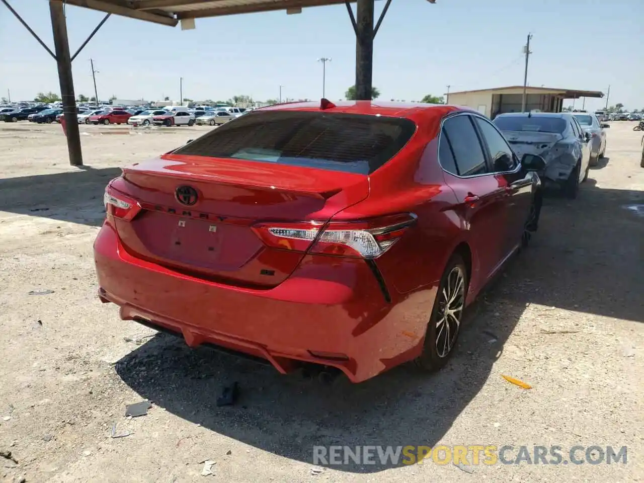 4 Photograph of a damaged car 4T1G11AKXLU362881 TOYOTA CAMRY 2020