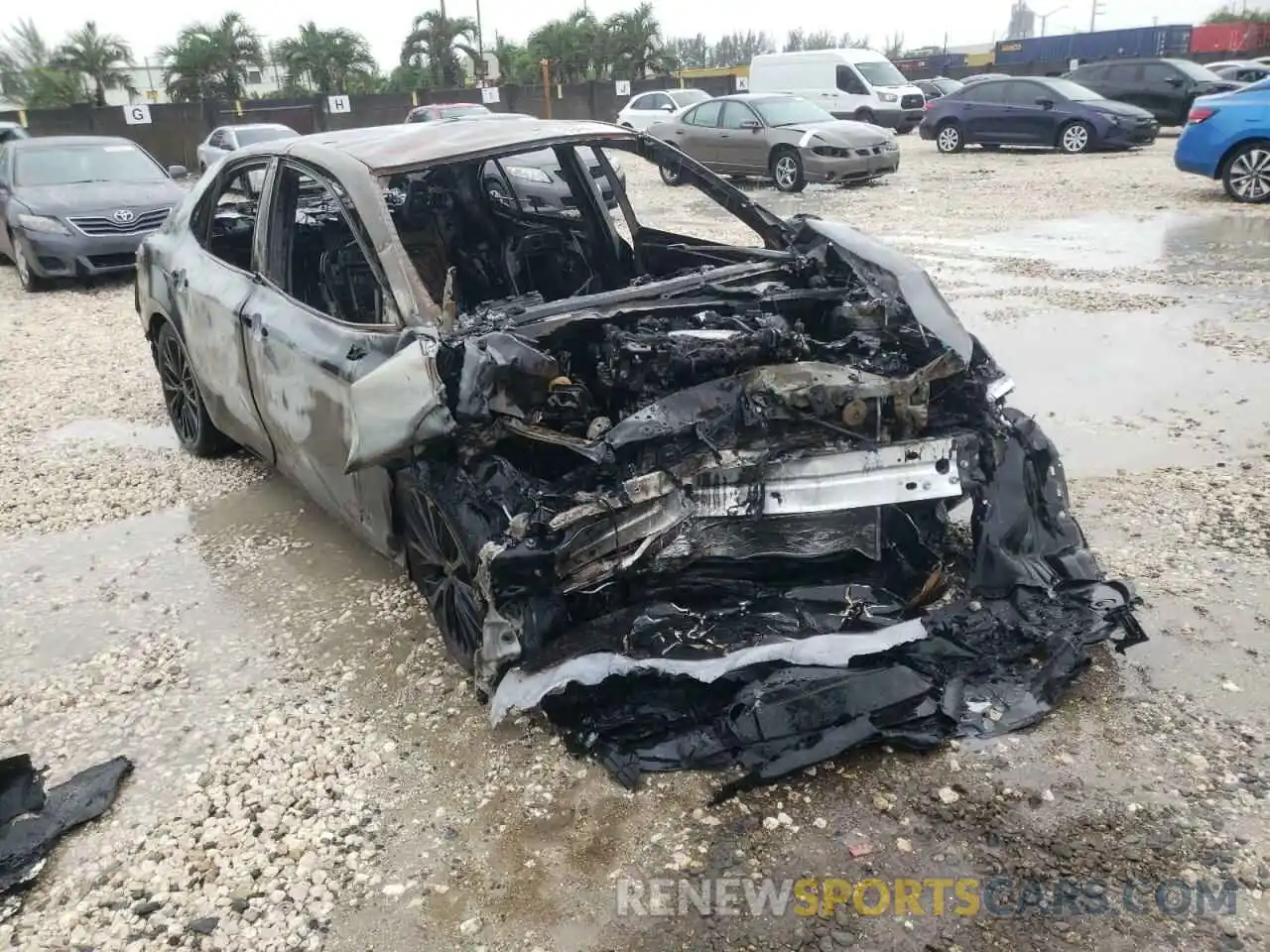 1 Photograph of a damaged car 4T1G11AKXLU368597 TOYOTA CAMRY 2020