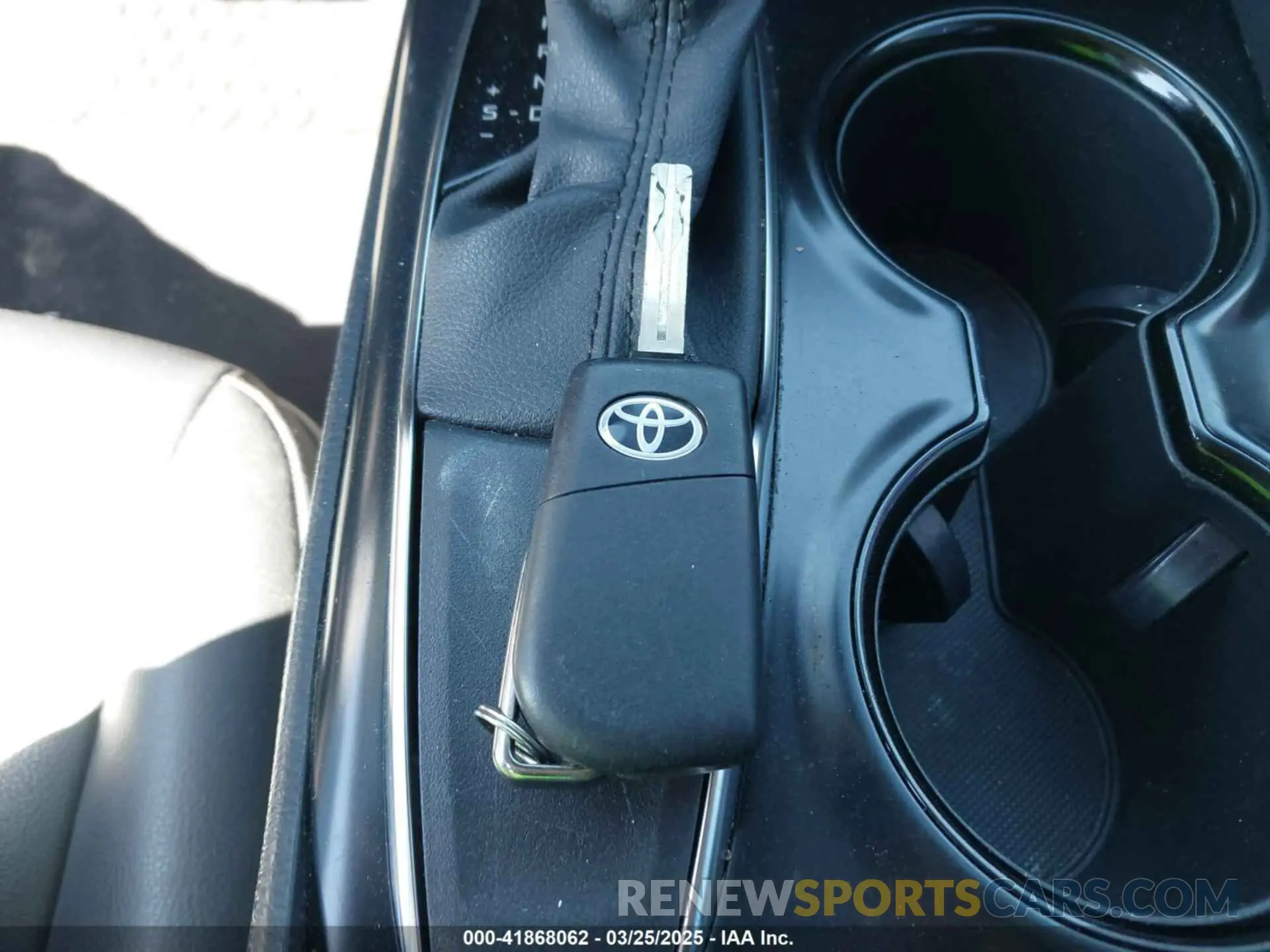 11 Photograph of a damaged car 4T1G11AKXLU371905 TOYOTA CAMRY 2020
