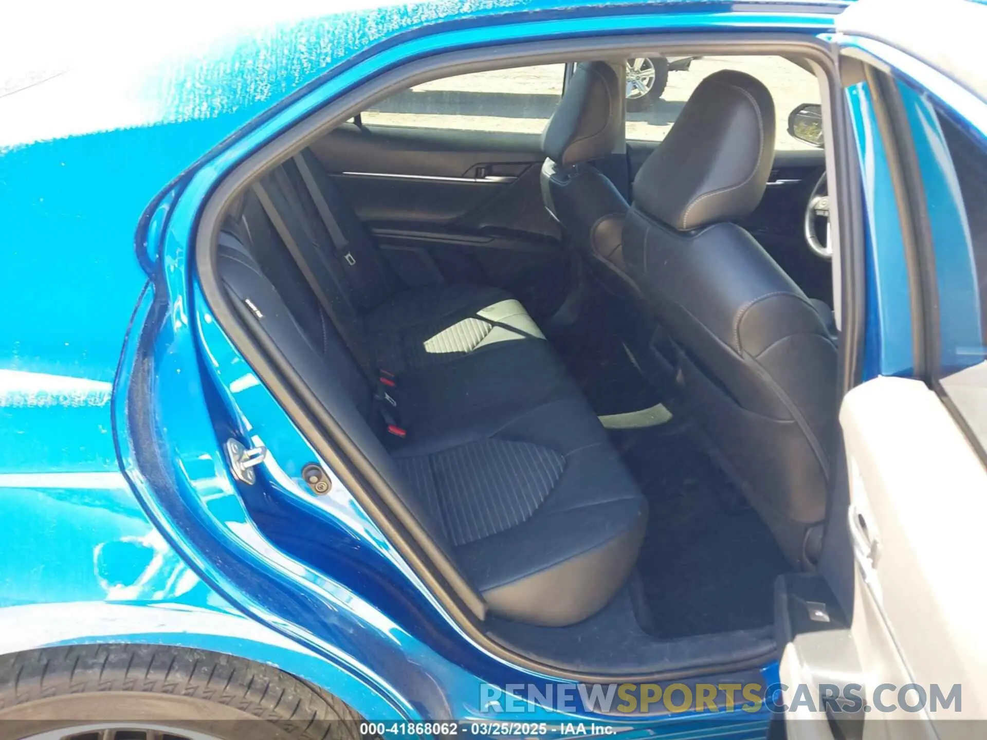 8 Photograph of a damaged car 4T1G11AKXLU371905 TOYOTA CAMRY 2020