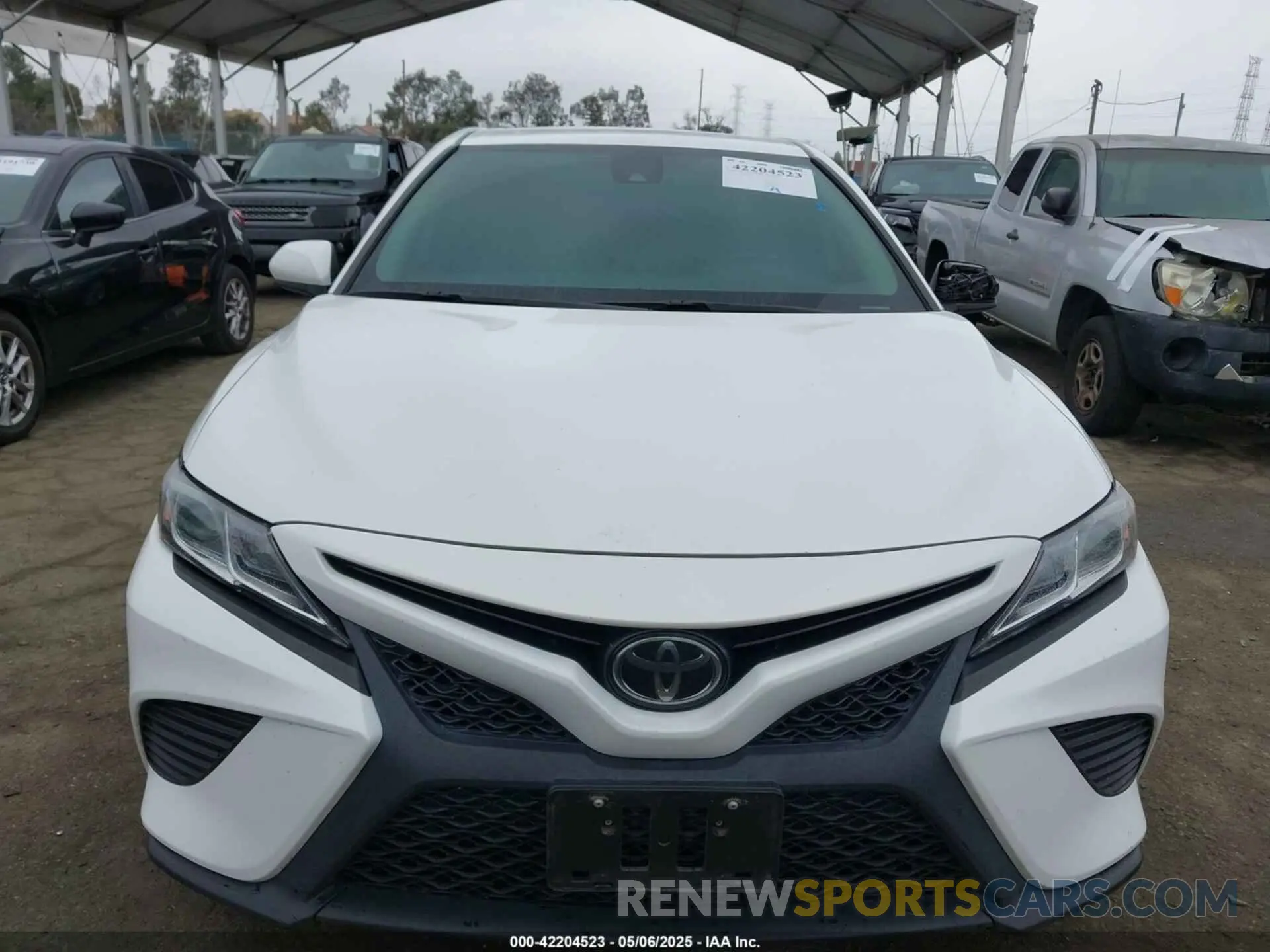 12 Photograph of a damaged car 4T1G11AKXLU373962 TOYOTA CAMRY 2020