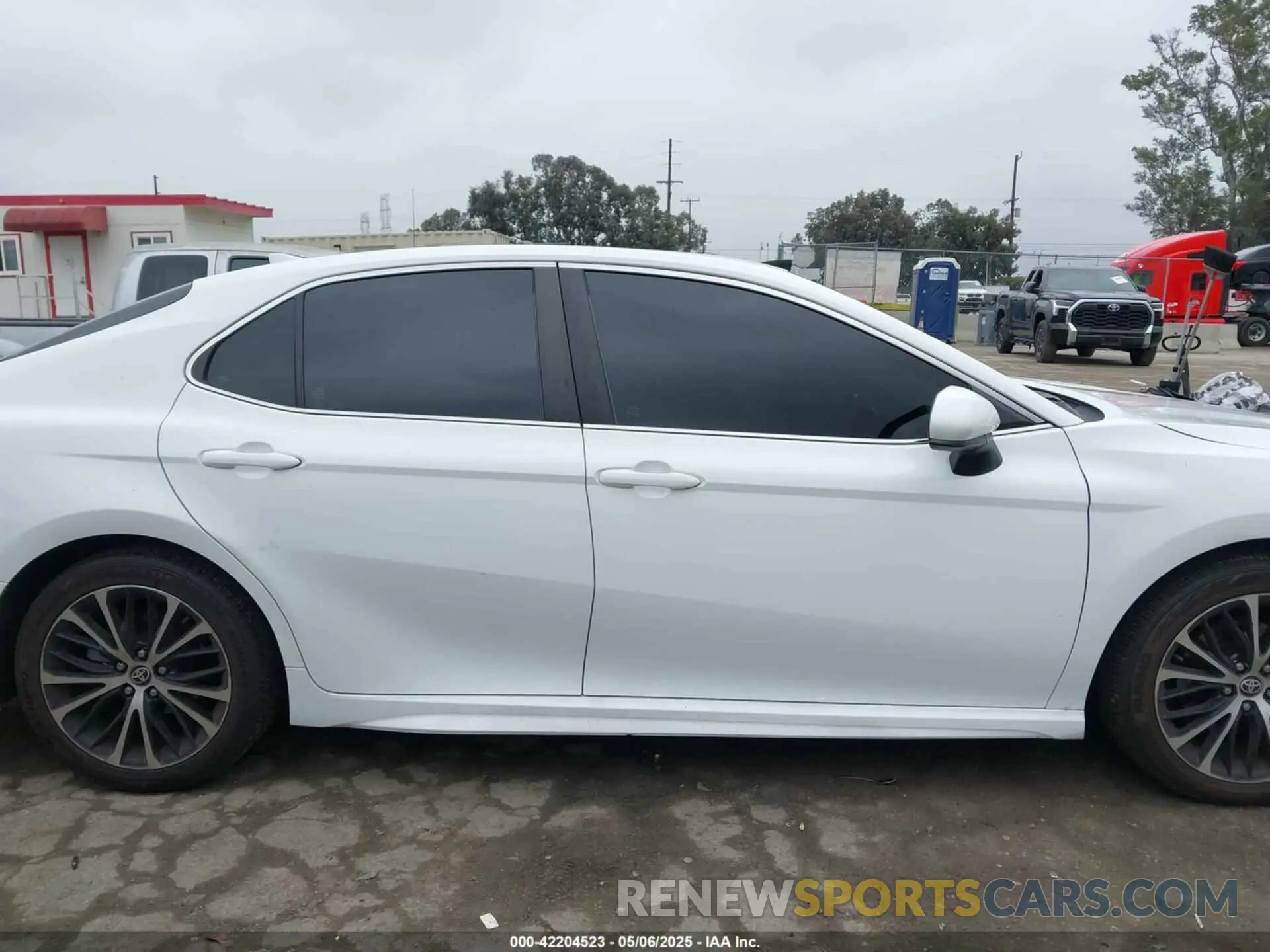 13 Photograph of a damaged car 4T1G11AKXLU373962 TOYOTA CAMRY 2020