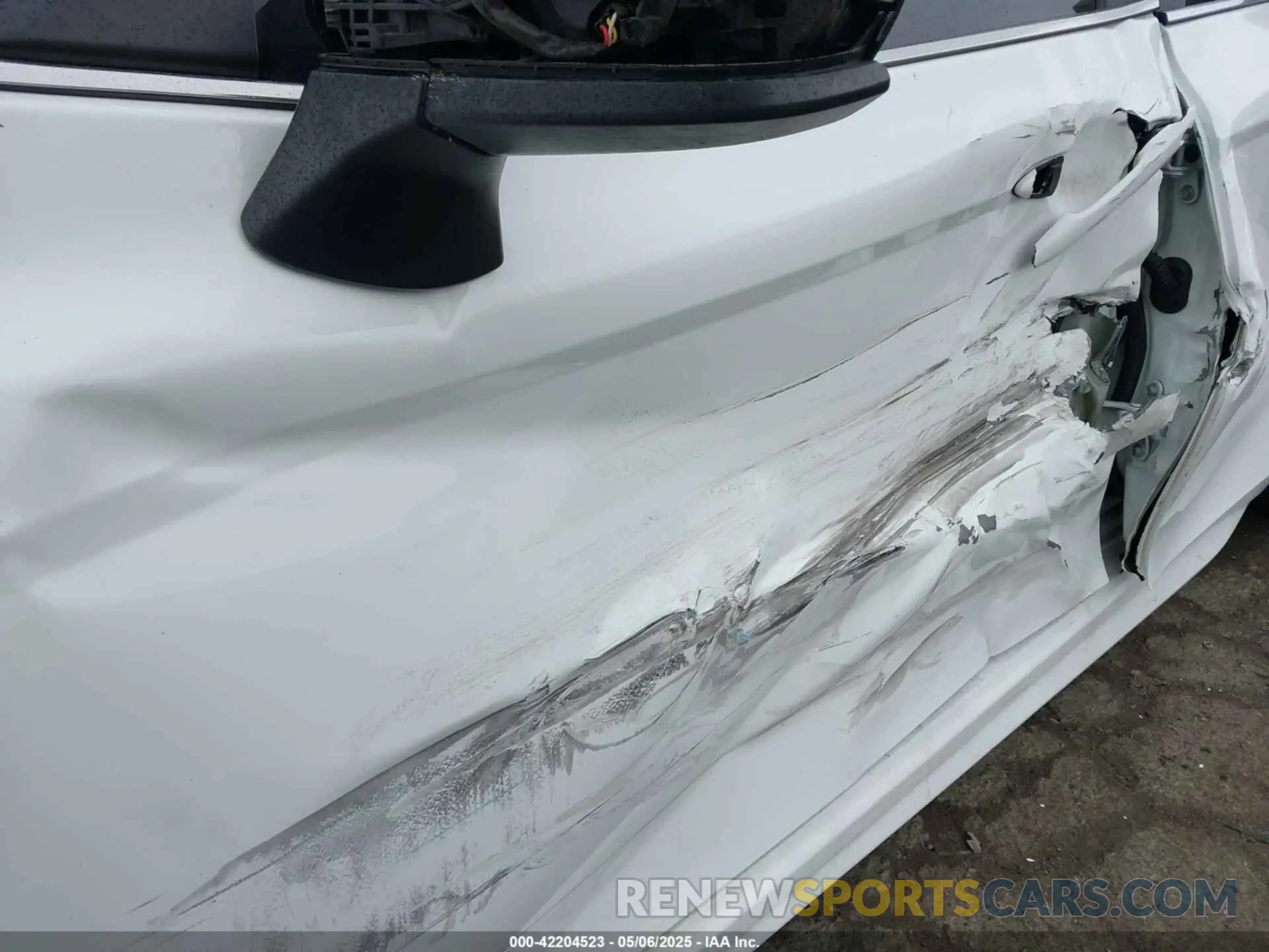 6 Photograph of a damaged car 4T1G11AKXLU373962 TOYOTA CAMRY 2020