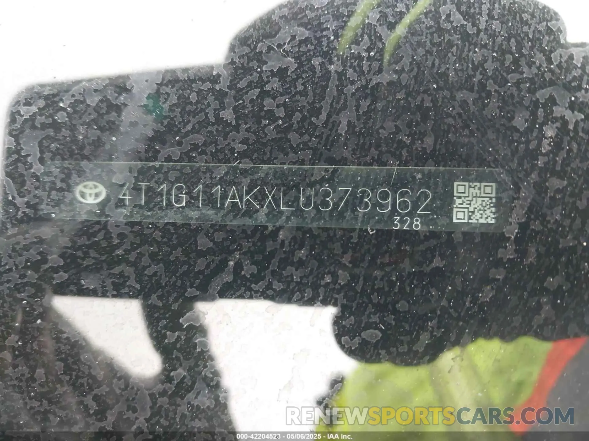 9 Photograph of a damaged car 4T1G11AKXLU373962 TOYOTA CAMRY 2020