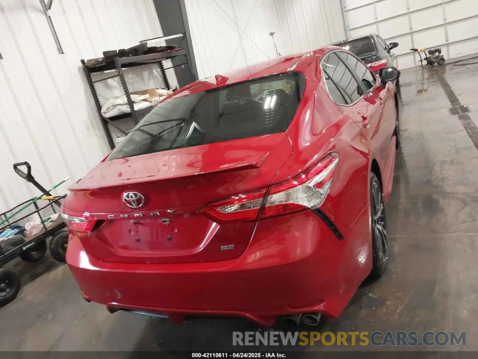 16 Photograph of a damaged car 4T1G11AKXLU378840 TOYOTA CAMRY 2020