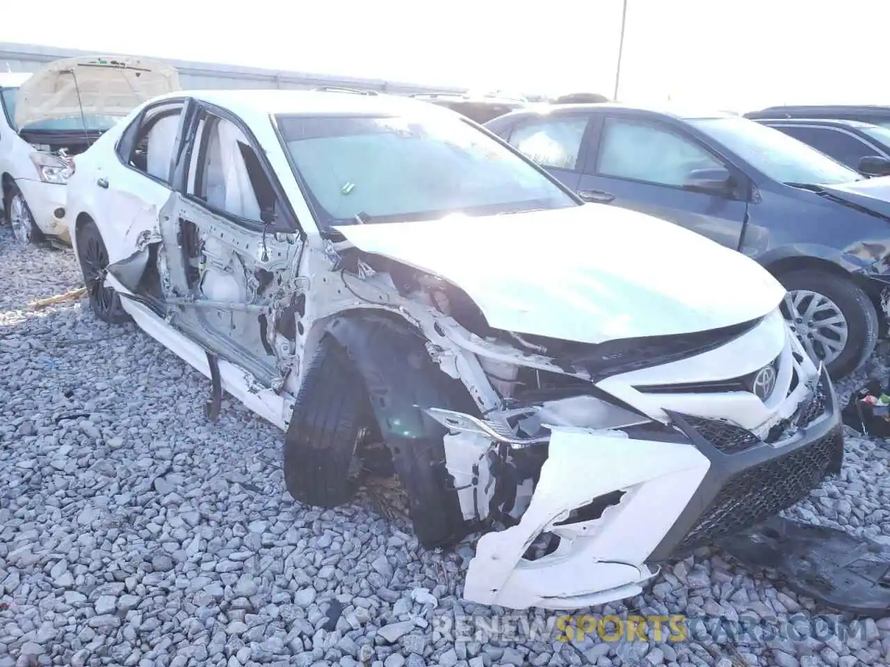 1 Photograph of a damaged car 4T1G11AKXLU381415 TOYOTA CAMRY 2020