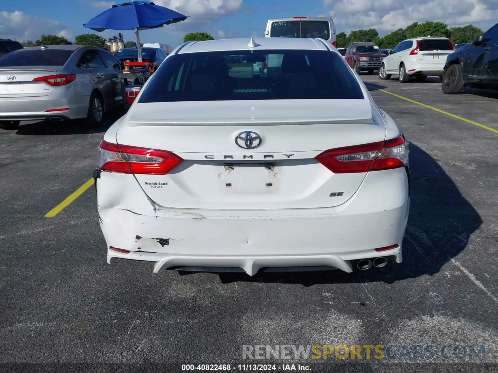 16 Photograph of a damaged car 4T1G11AKXLU381527 TOYOTA CAMRY 2020