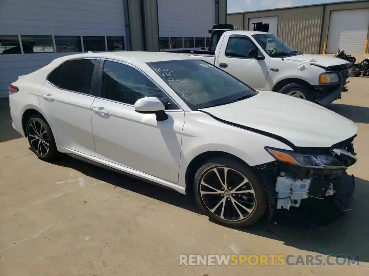 4 Photograph of a damaged car 4T1G11AKXLU388980 TOYOTA CAMRY 2020