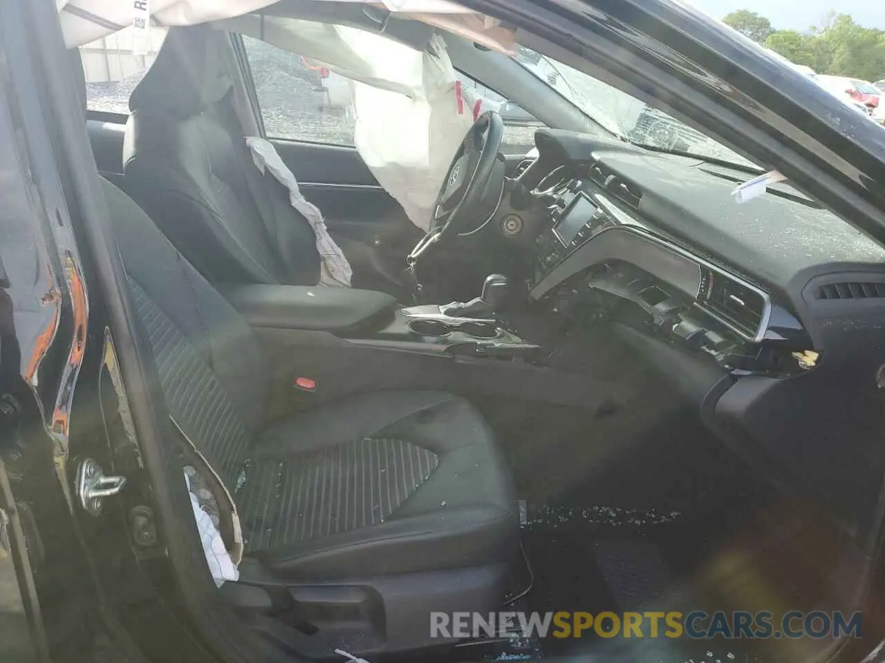 7 Photograph of a damaged car 4T1G11AKXLU401310 TOYOTA CAMRY 2020