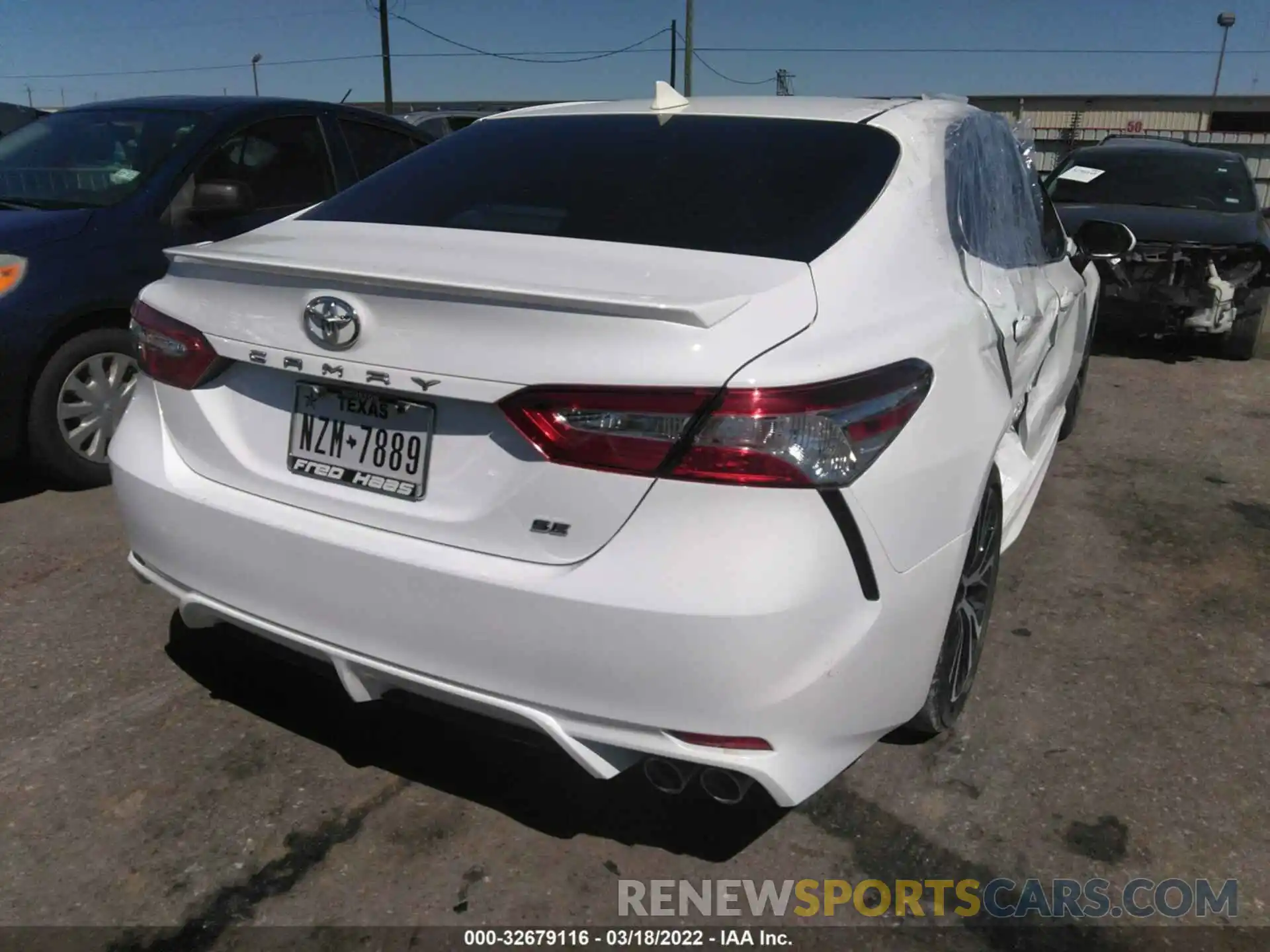 4 Photograph of a damaged car 4T1G11AKXLU500435 TOYOTA CAMRY 2020