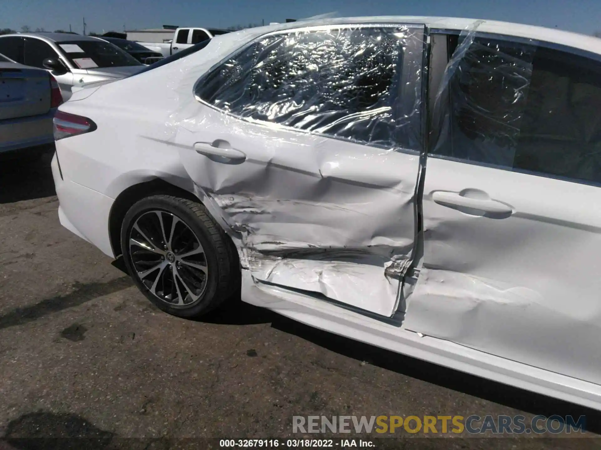 6 Photograph of a damaged car 4T1G11AKXLU500435 TOYOTA CAMRY 2020