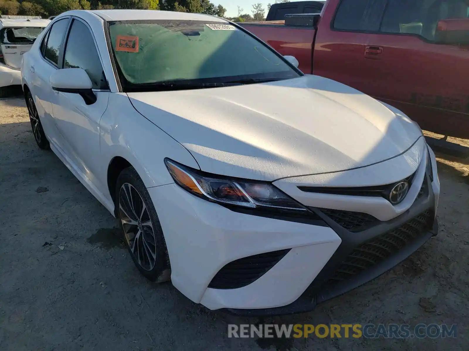 1 Photograph of a damaged car 4T1G11AKXLU511547 TOYOTA CAMRY 2020