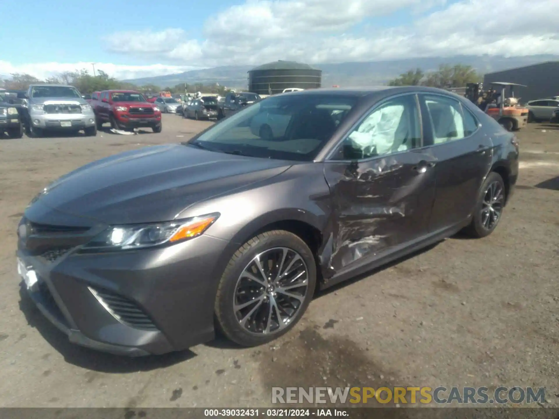 6 Photograph of a damaged car 4T1G11AKXLU866766 TOYOTA CAMRY 2020