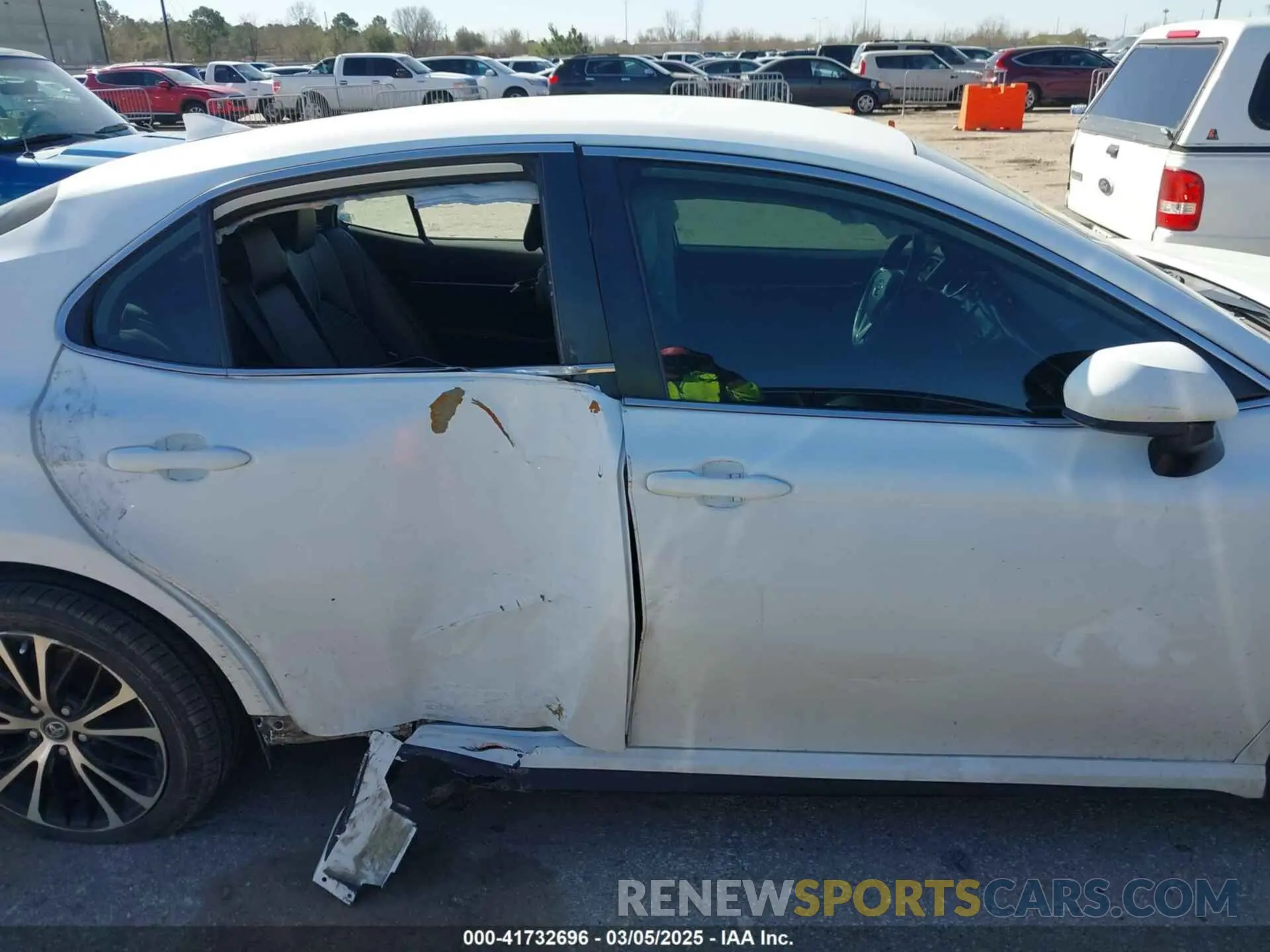 13 Photograph of a damaged car 4T1G11AKXLU870848 TOYOTA CAMRY 2020