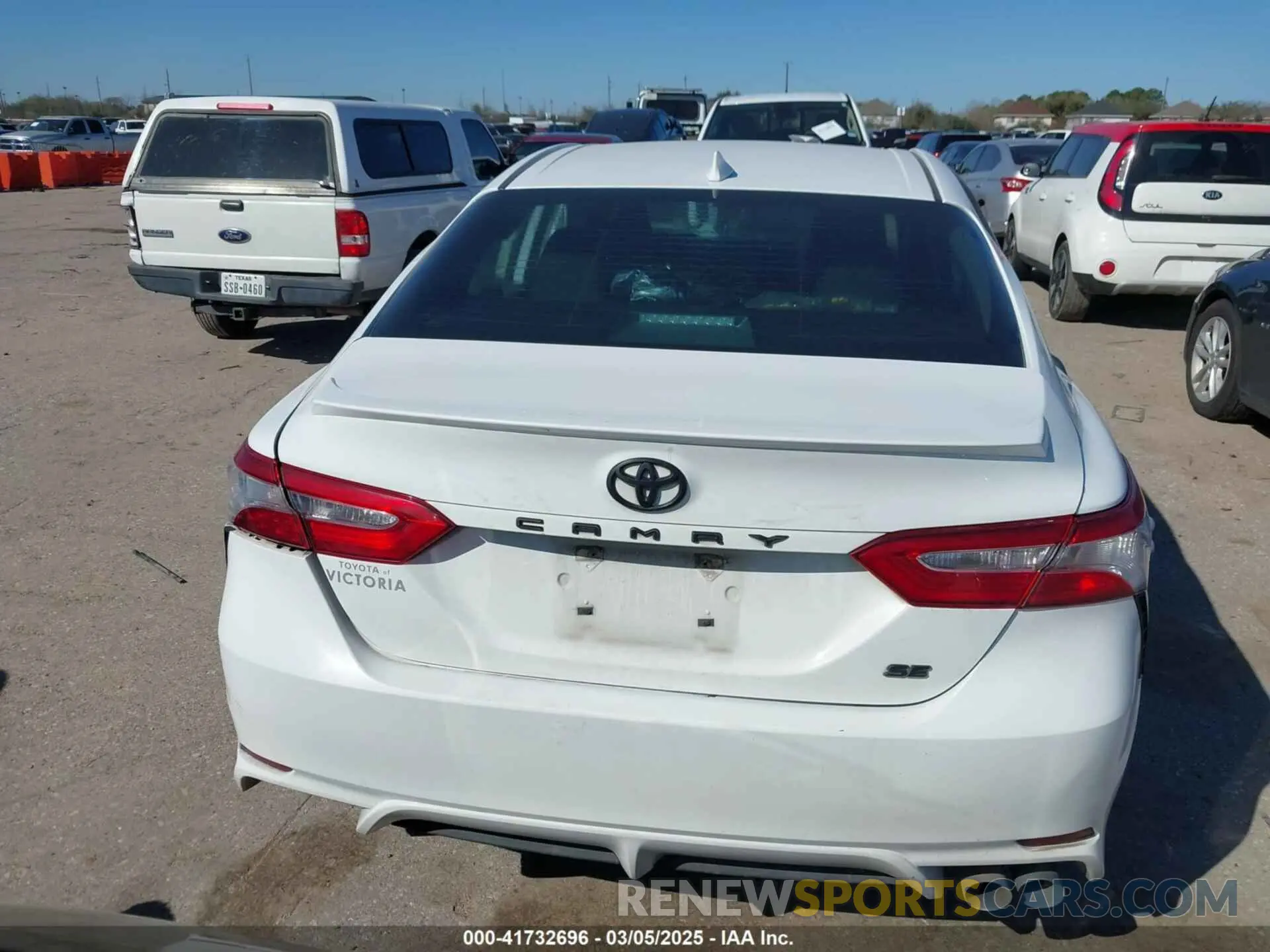 16 Photograph of a damaged car 4T1G11AKXLU870848 TOYOTA CAMRY 2020