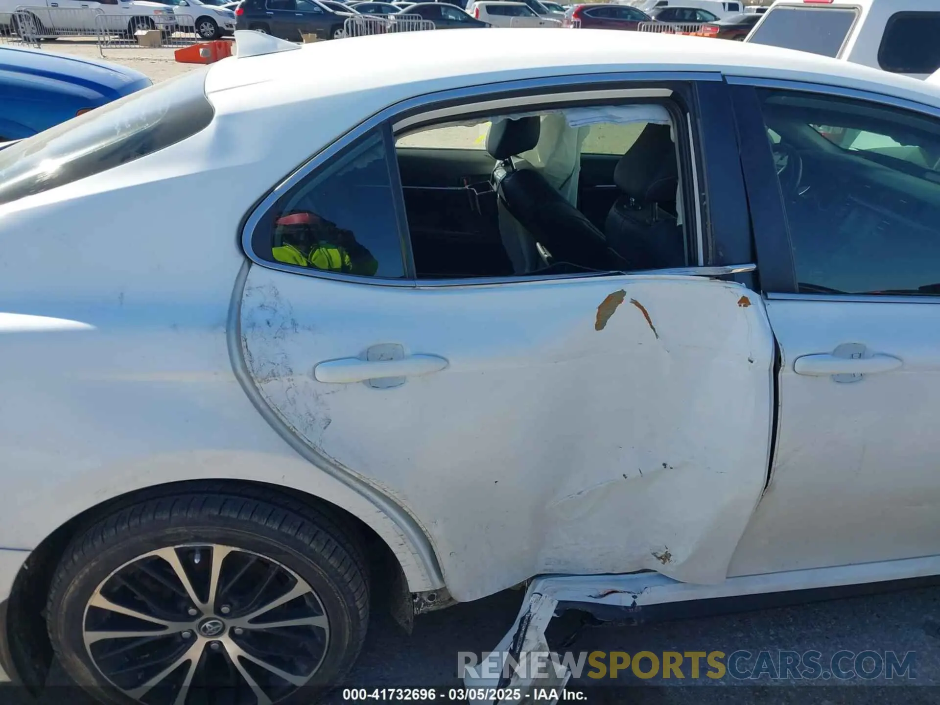 17 Photograph of a damaged car 4T1G11AKXLU870848 TOYOTA CAMRY 2020