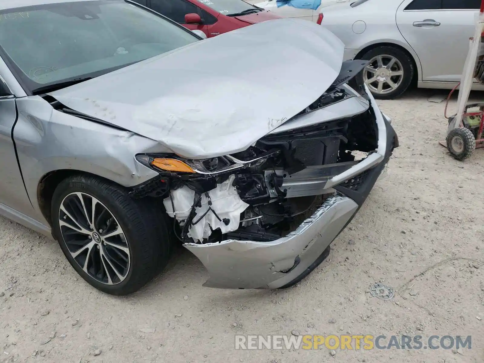 9 Photograph of a damaged car 4T1G11AKXLU871594 TOYOTA CAMRY 2020