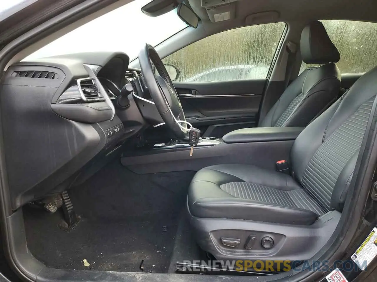 7 Photograph of a damaged car 4T1G11AKXLU880960 TOYOTA CAMRY 2020