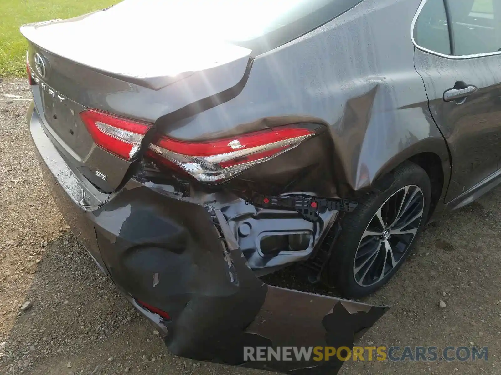 9 Photograph of a damaged car 4T1G11AKXLU889836 TOYOTA CAMRY 2020