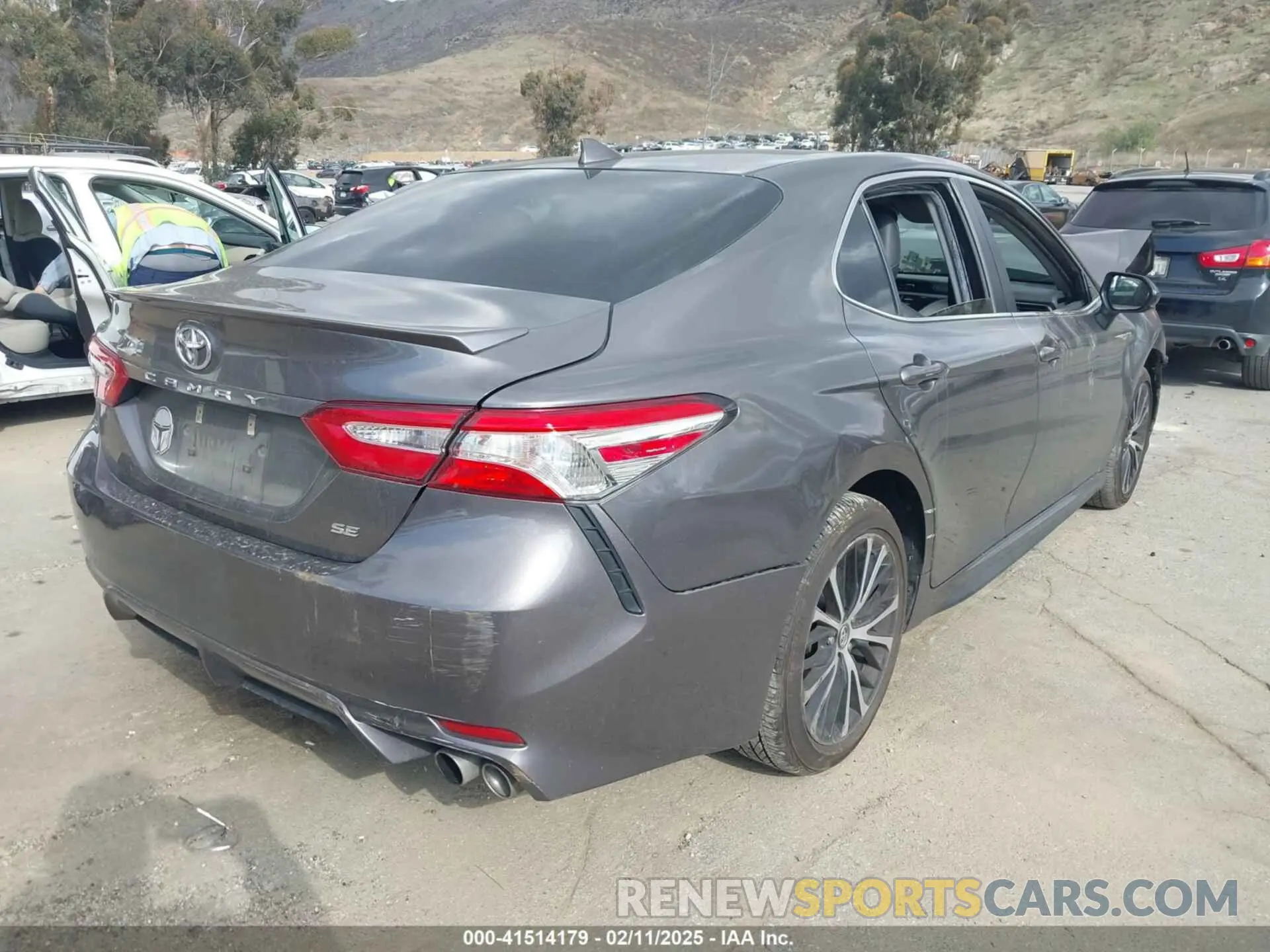 4 Photograph of a damaged car 4T1G11AKXLU897144 TOYOTA CAMRY 2020