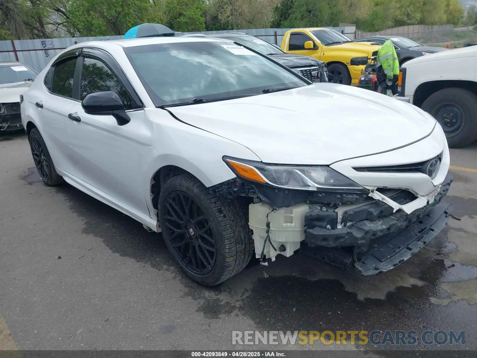 1 Photograph of a damaged car 4T1G11AKXLU908241 TOYOTA CAMRY 2020