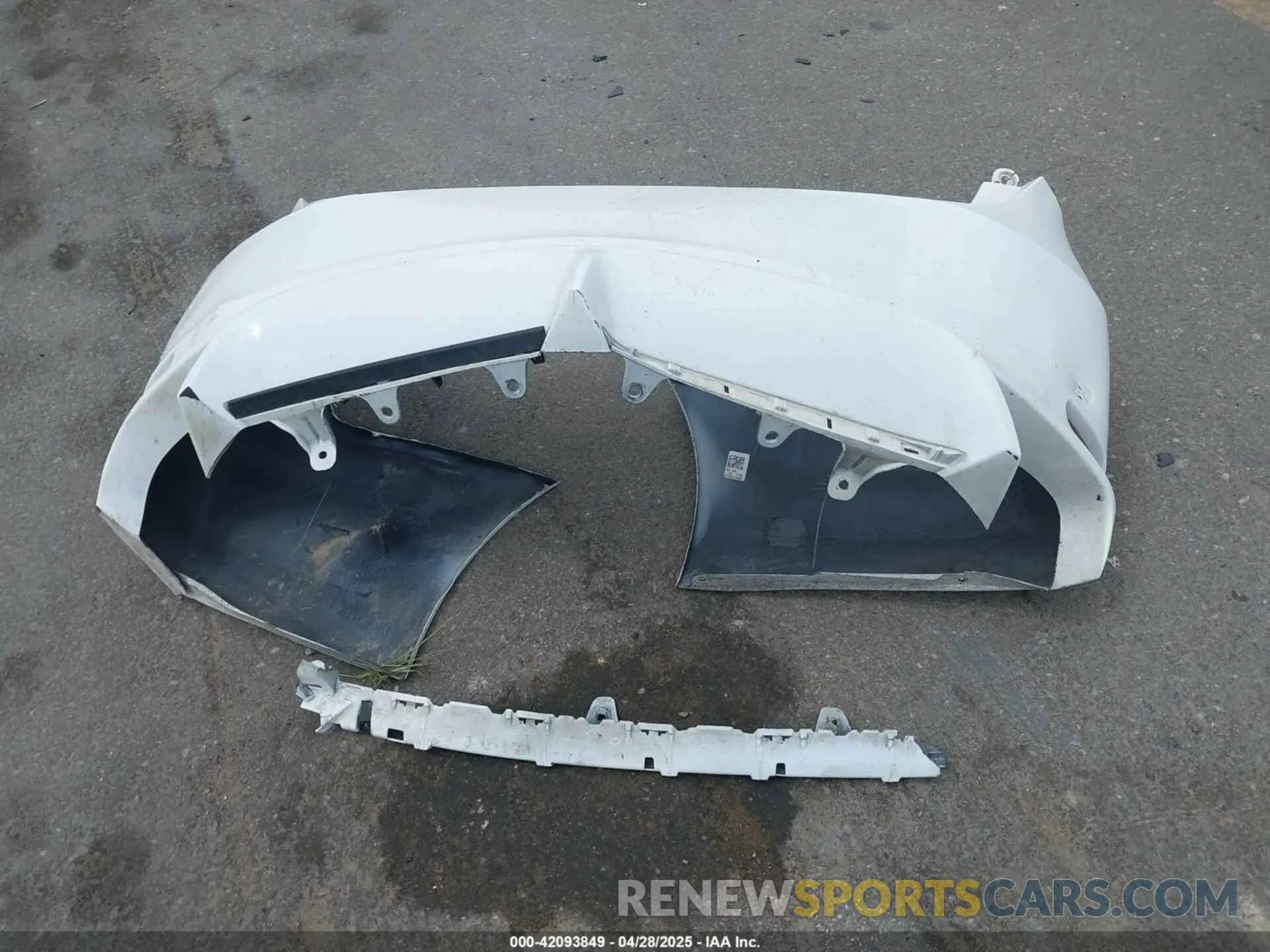 12 Photograph of a damaged car 4T1G11AKXLU908241 TOYOTA CAMRY 2020