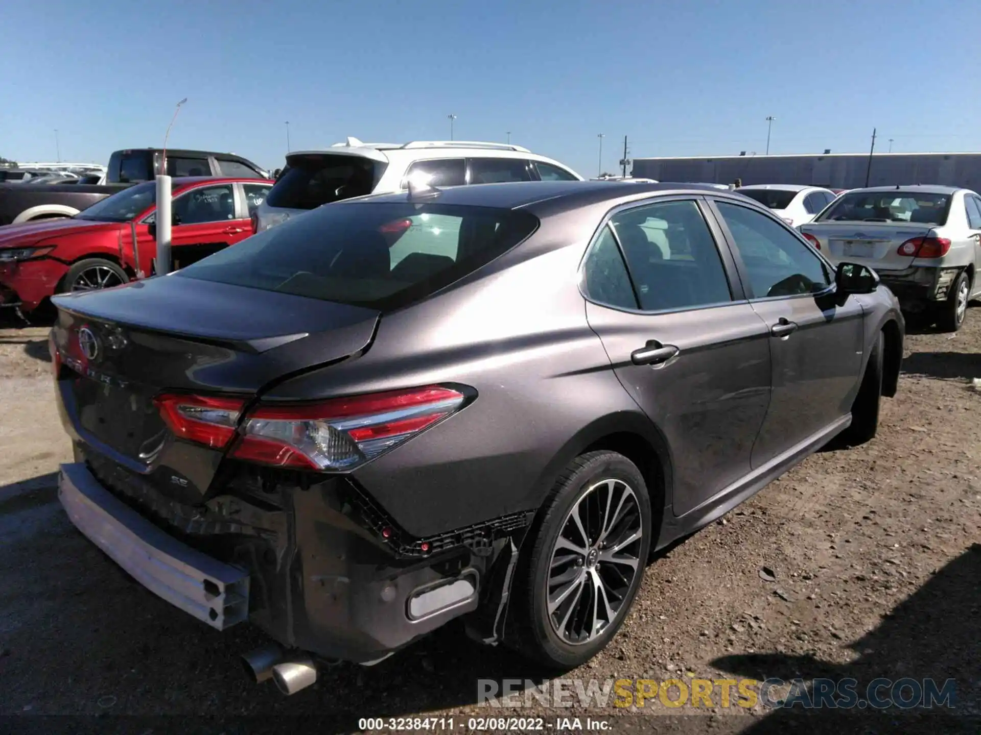 4 Photograph of a damaged car 4T1G11AKXLU915092 TOYOTA CAMRY 2020